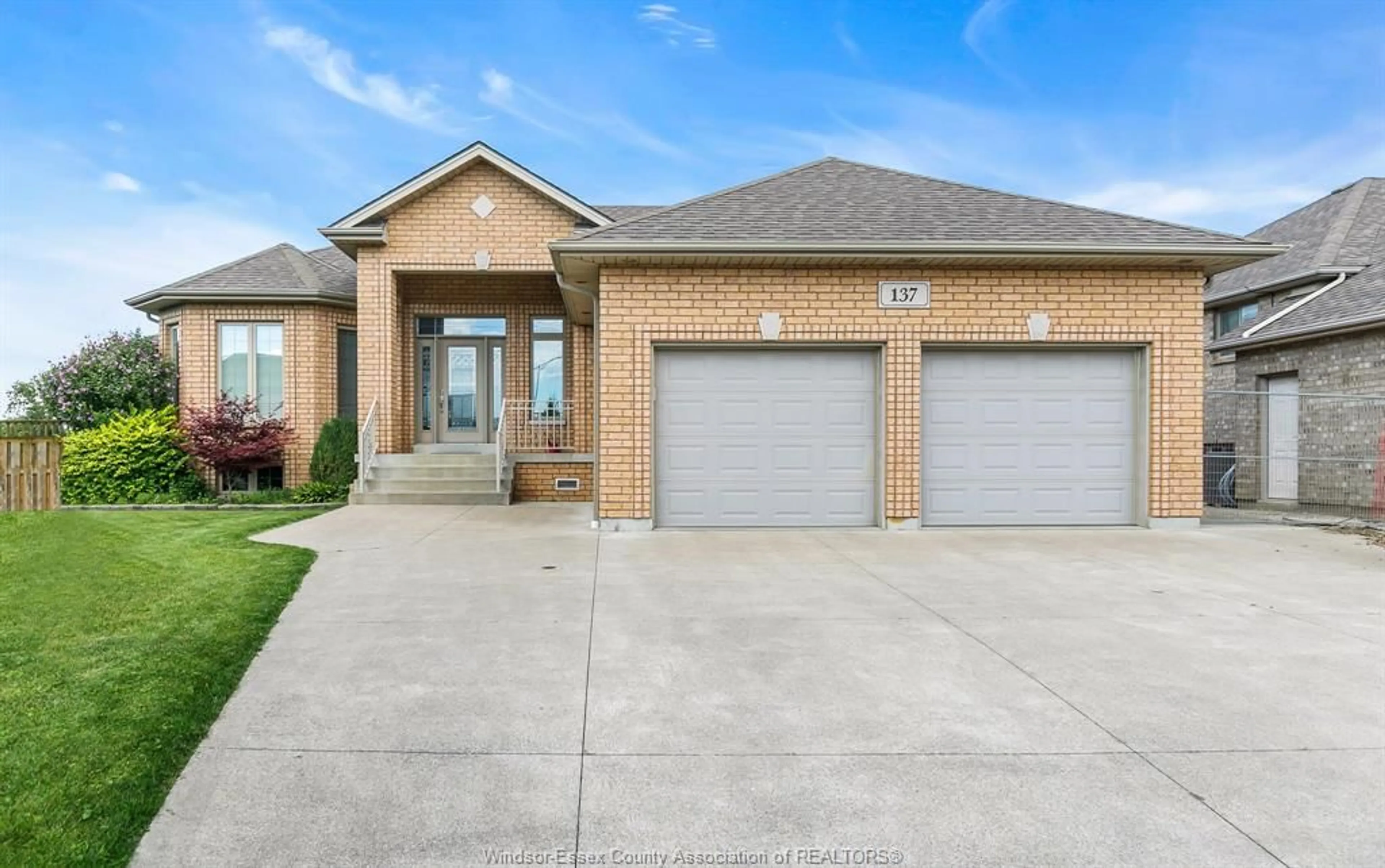 Frontside or backside of a home for 137 SHADY SPRING Cres, Lakeshore Ontario N9R 1E2