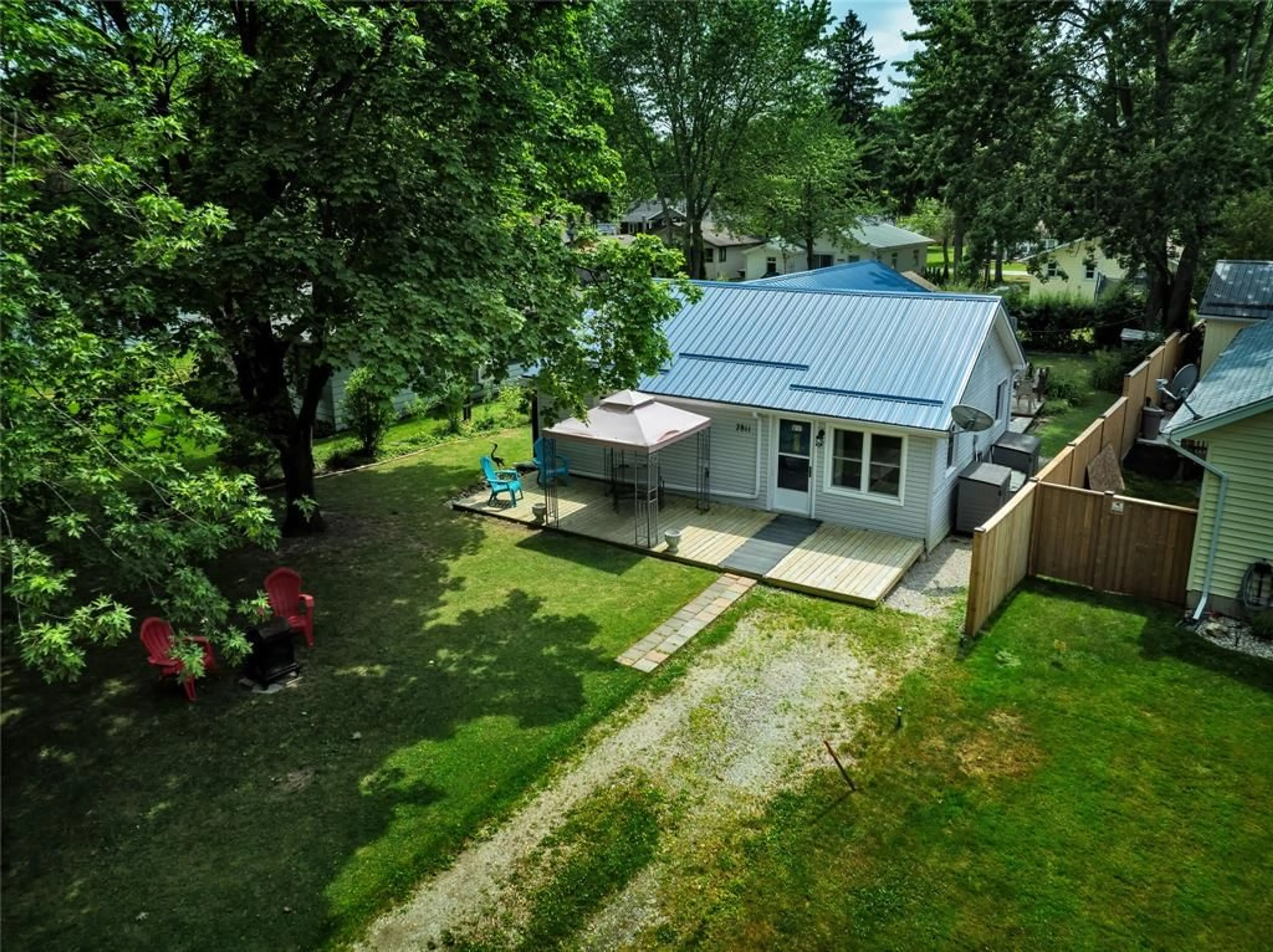 Cottage for 7811 KEN St, Plympton-Wyoming Ontario N0N 1J6