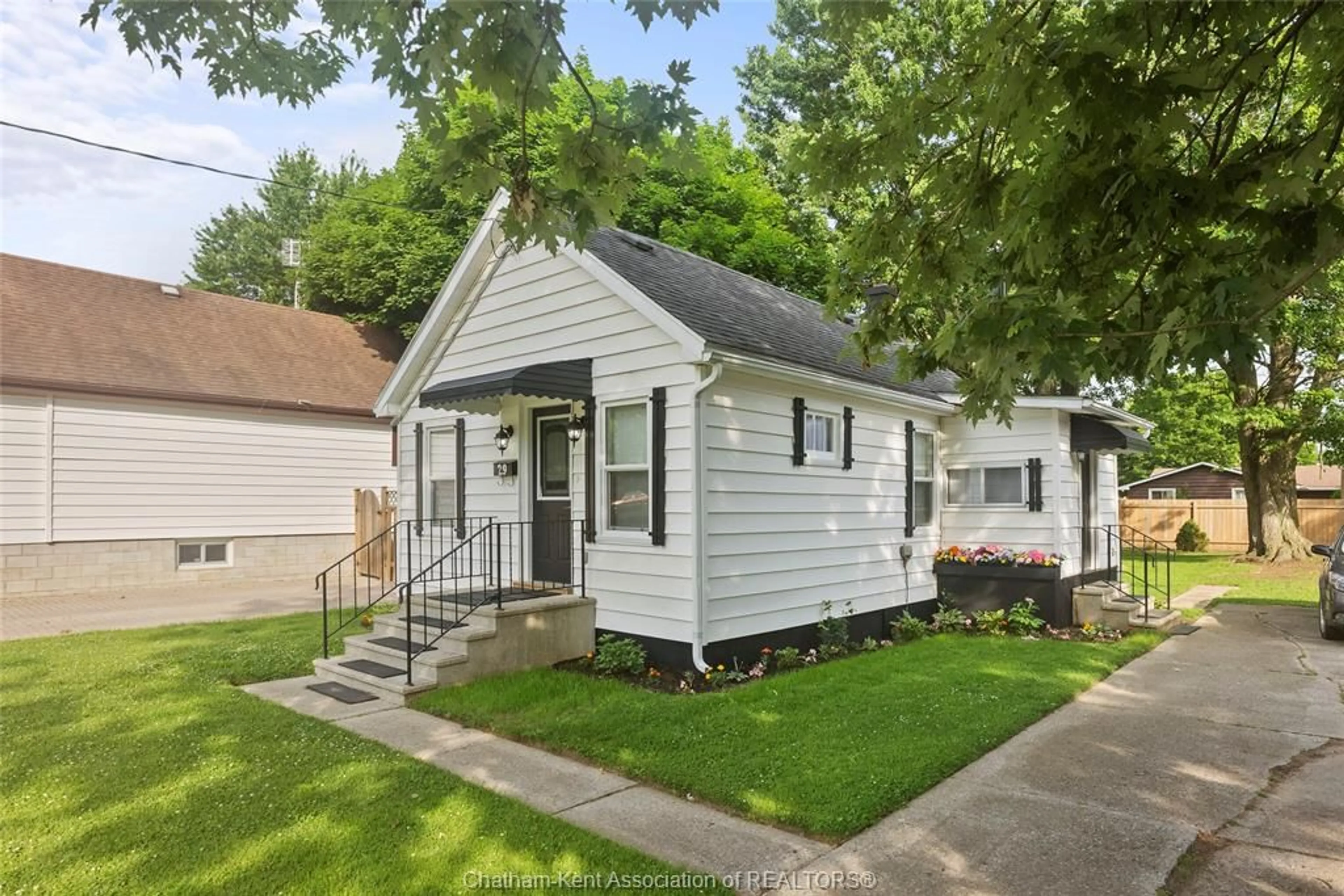 Frontside or backside of a home for 29 Harwich St, Chatham Ontario N7M-3X4