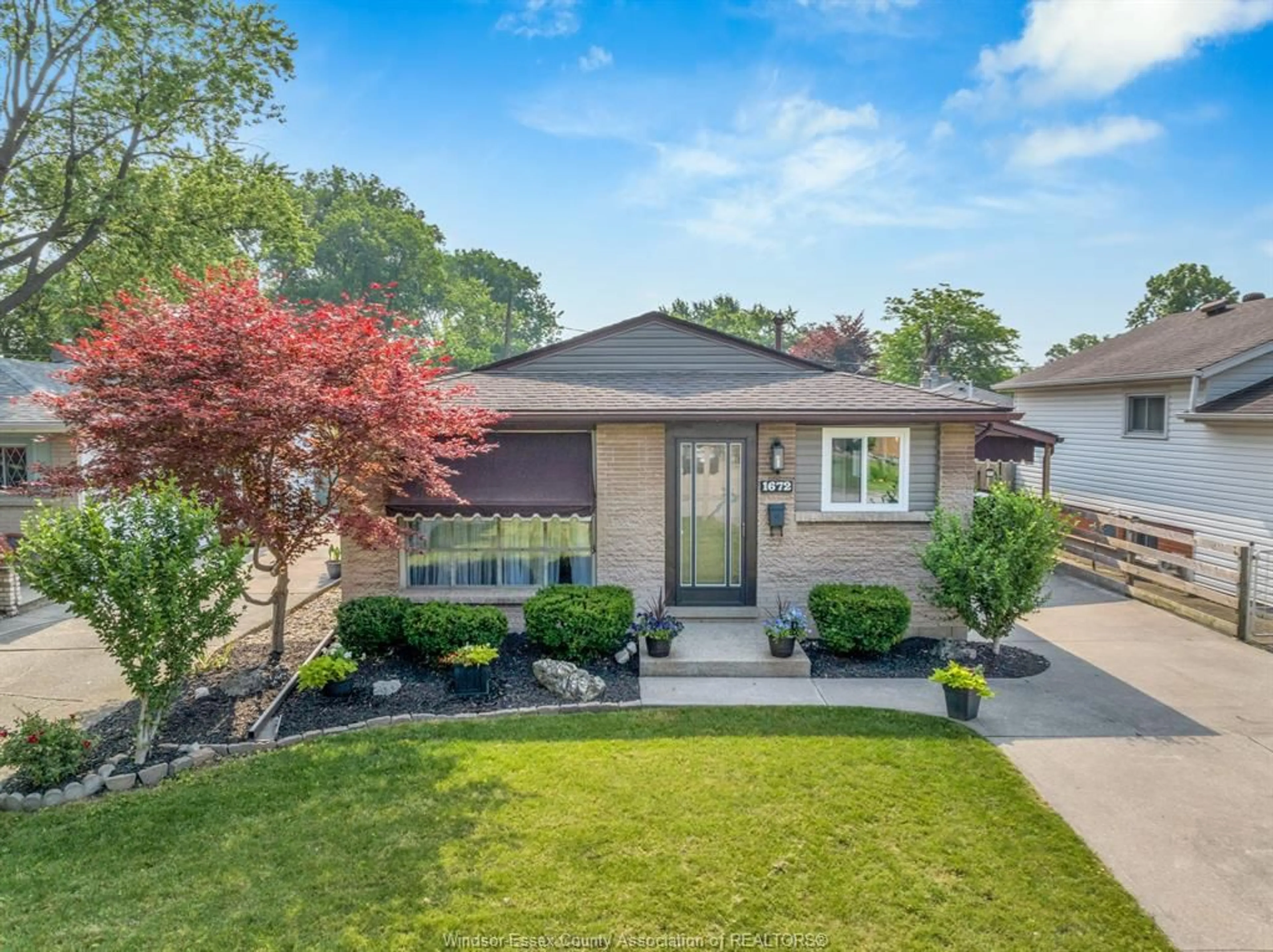 Frontside or backside of a home for 1672 Greenview, Windsor Ontario N9C 2E9