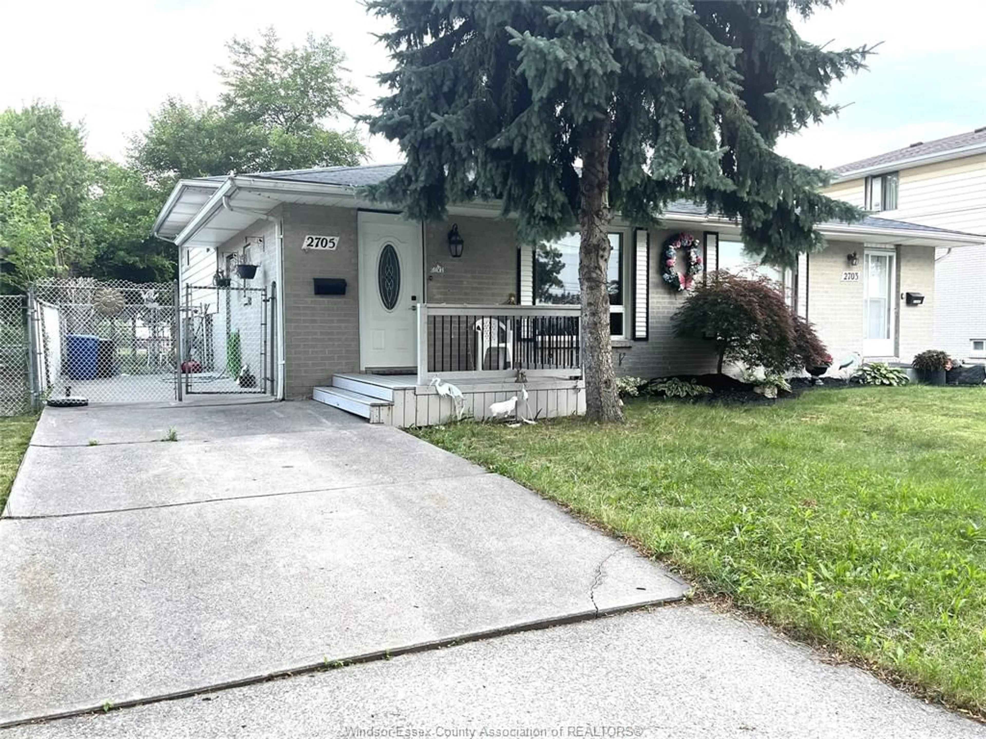 Frontside or backside of a home for 2705 JEFFERSON Blvd, Windsor Ontario N8T 3E7