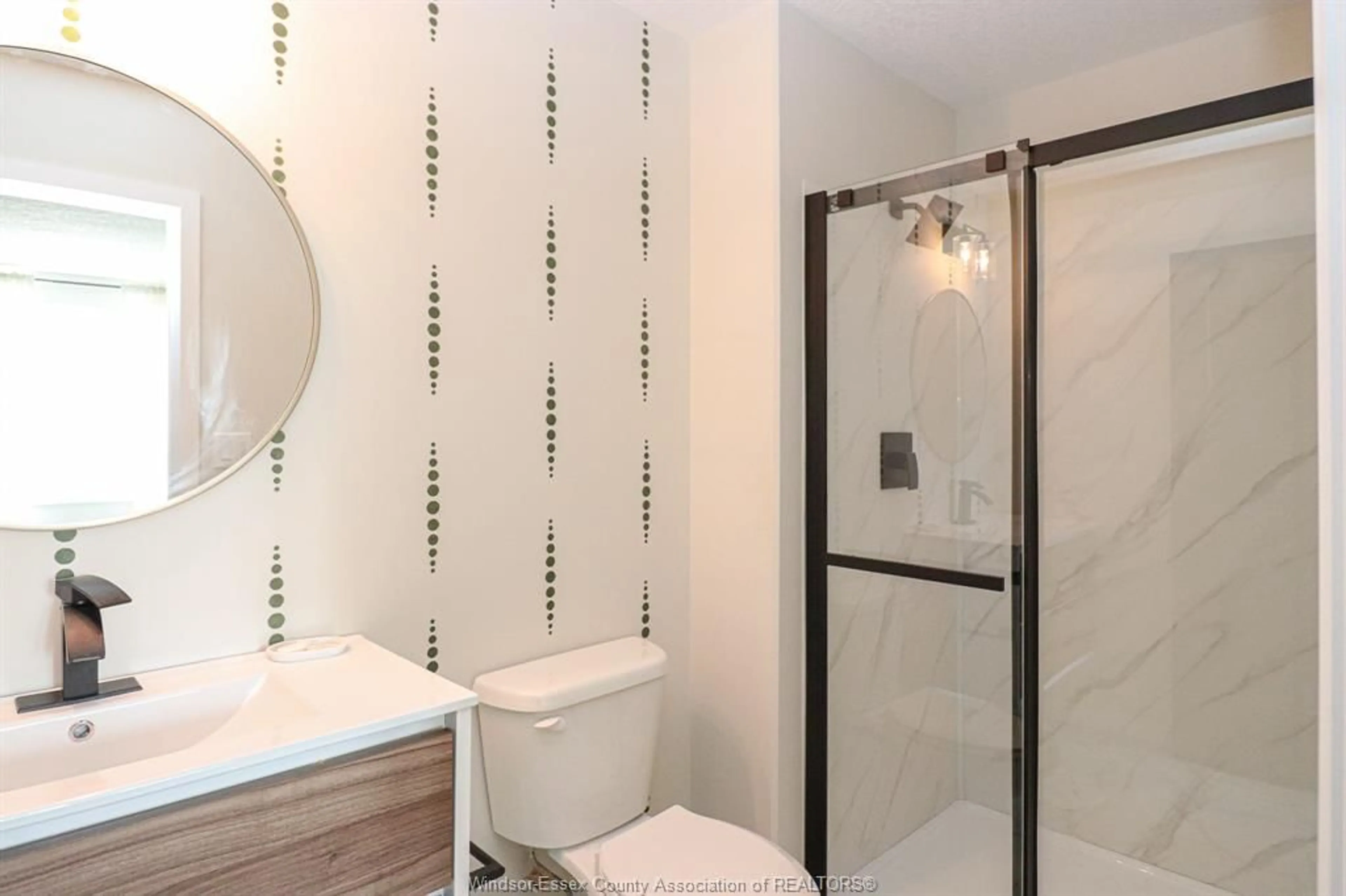 Contemporary bathroom for 105 KING St, Chatham Ontario N7M 6H5