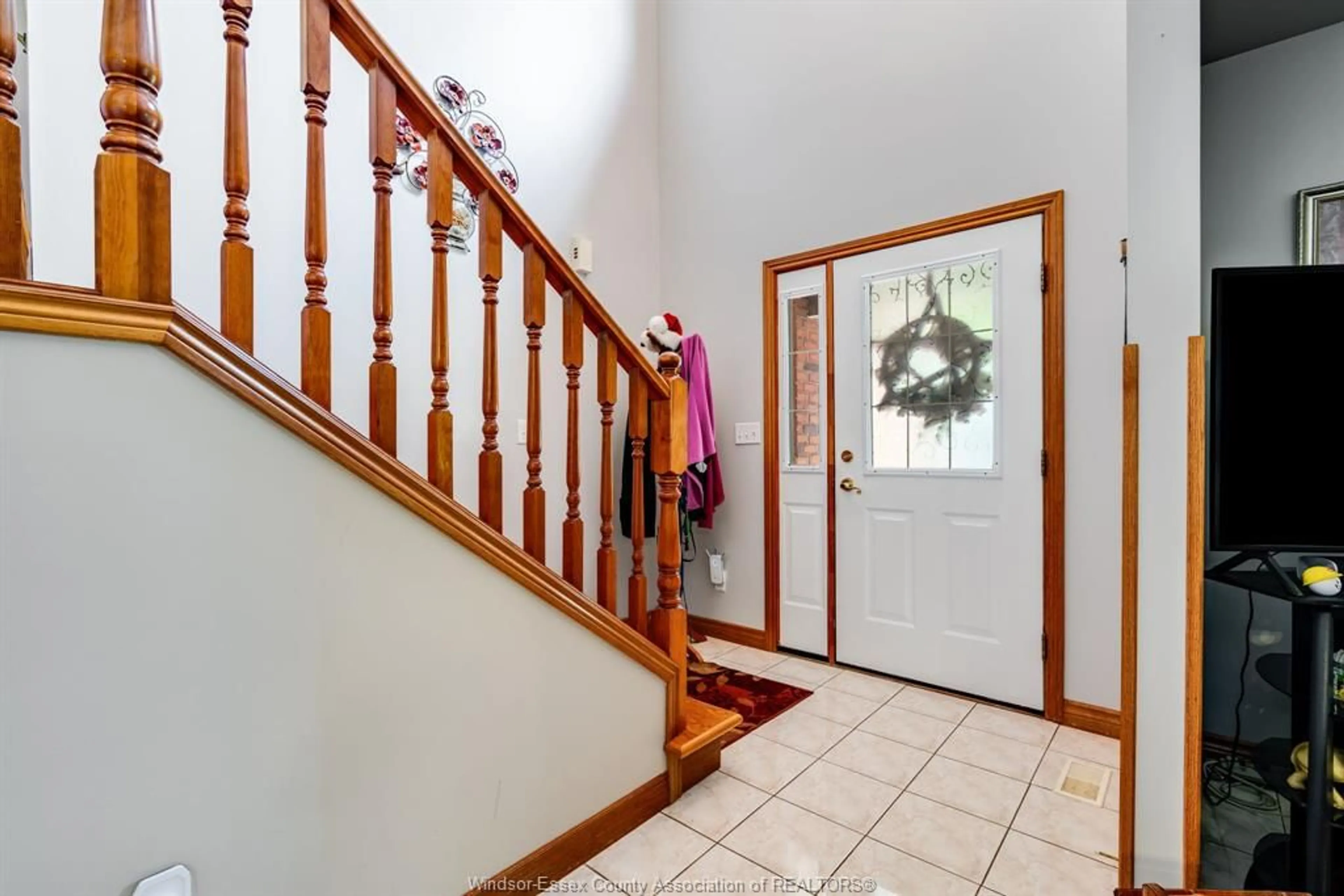 Indoor entryway, wood floors for 2 PECANWOOD, Kingsville Ontario N9Y 4G3