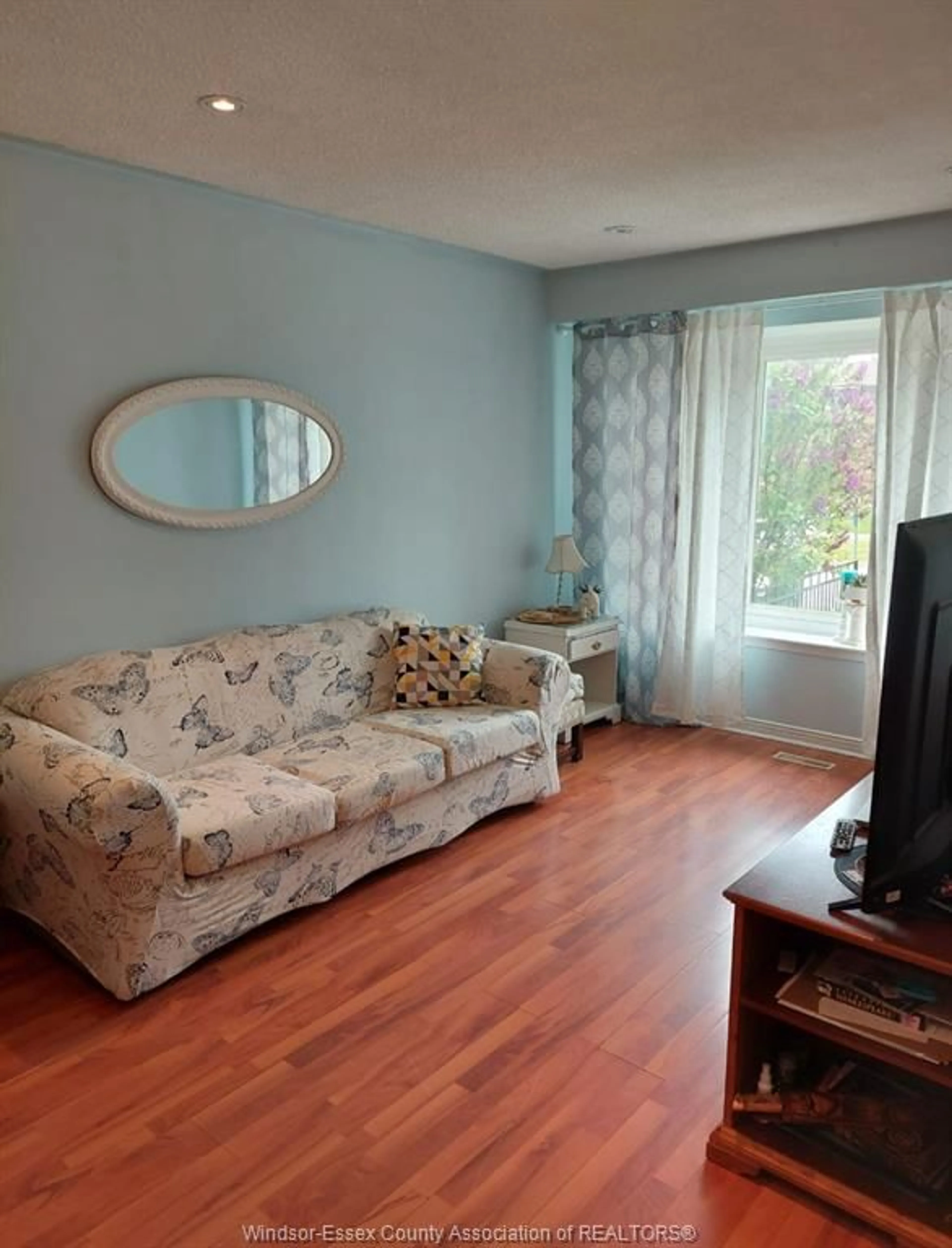 Living room for 112 HANSEN Rd, Brampton Ontario L6V 2G6