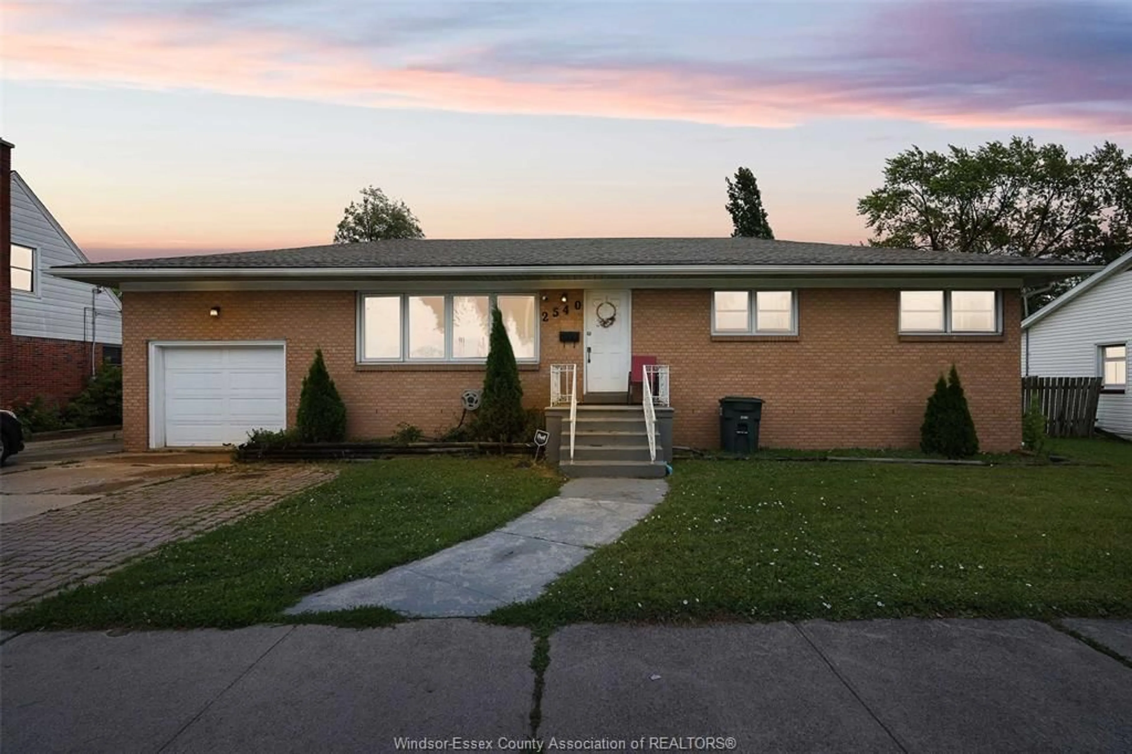 Frontside or backside of a home for 2540 DOMINION Blvd, Windsor Ontario N9E 2M4