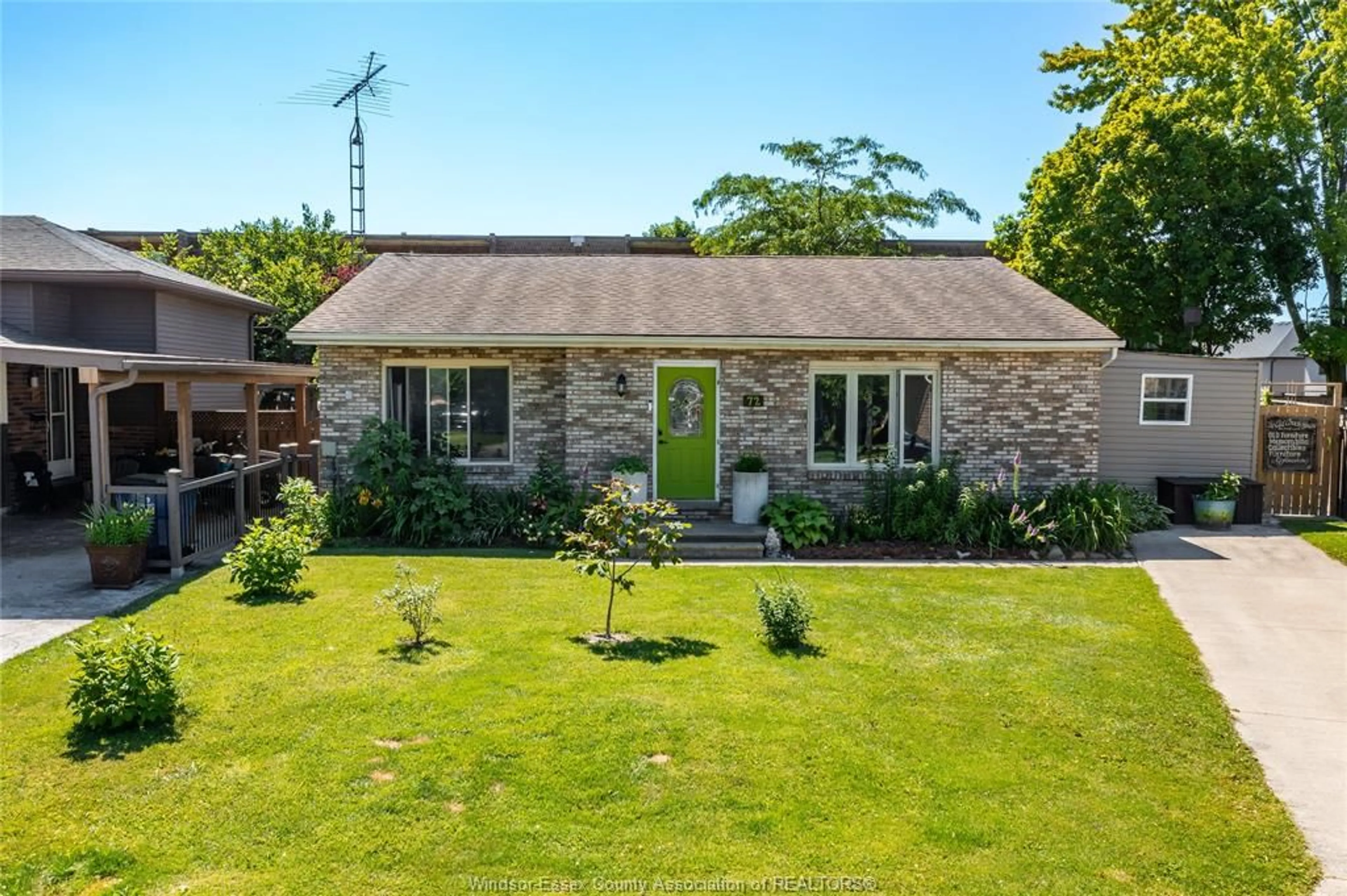 Cottage for 72 RANDOLF Cres, Chatham Ontario N7M 5Y1