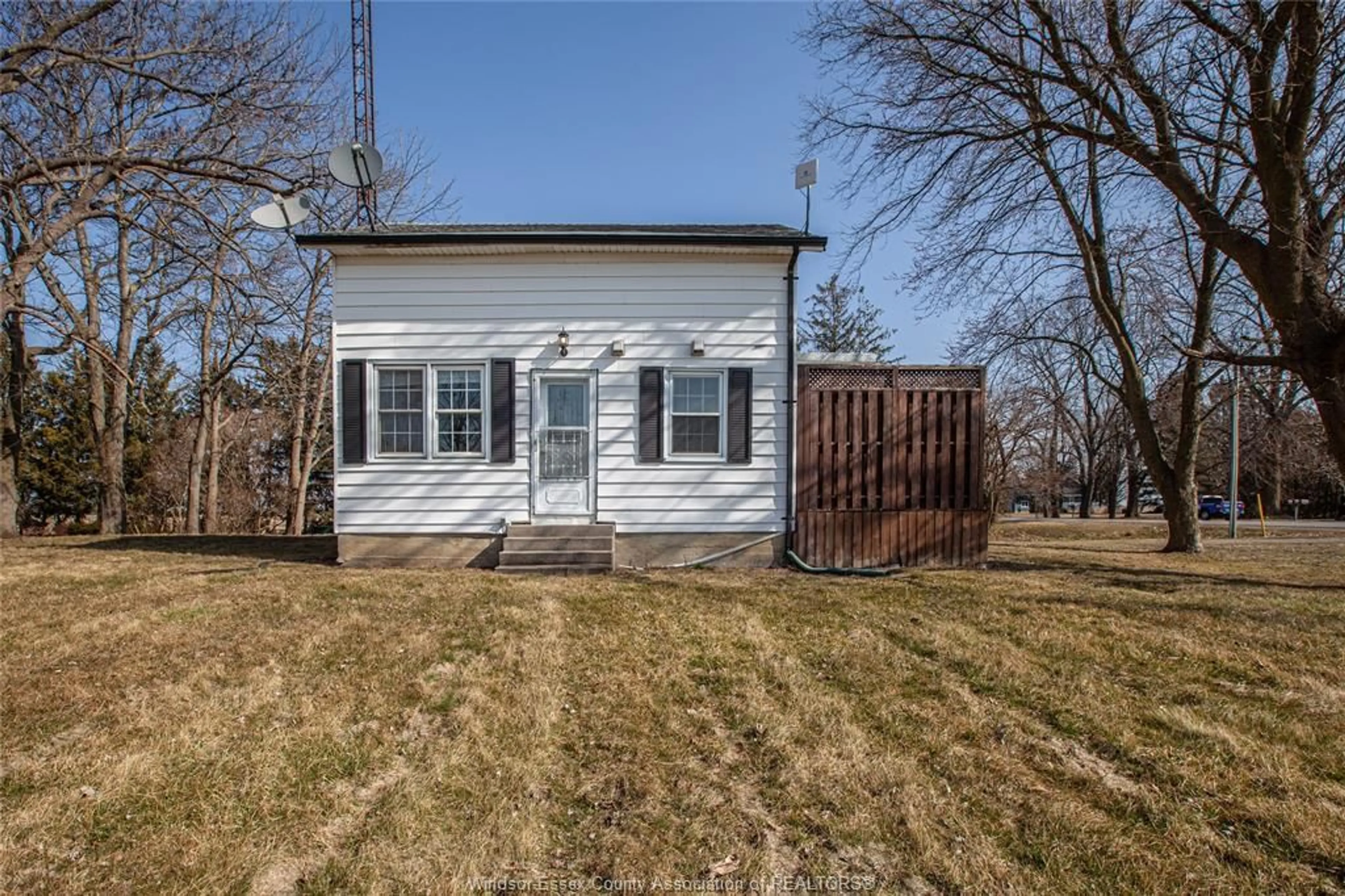 Cottage for 11655 MCKAYS Line, Kent Bridge Ontario N0P 1V0