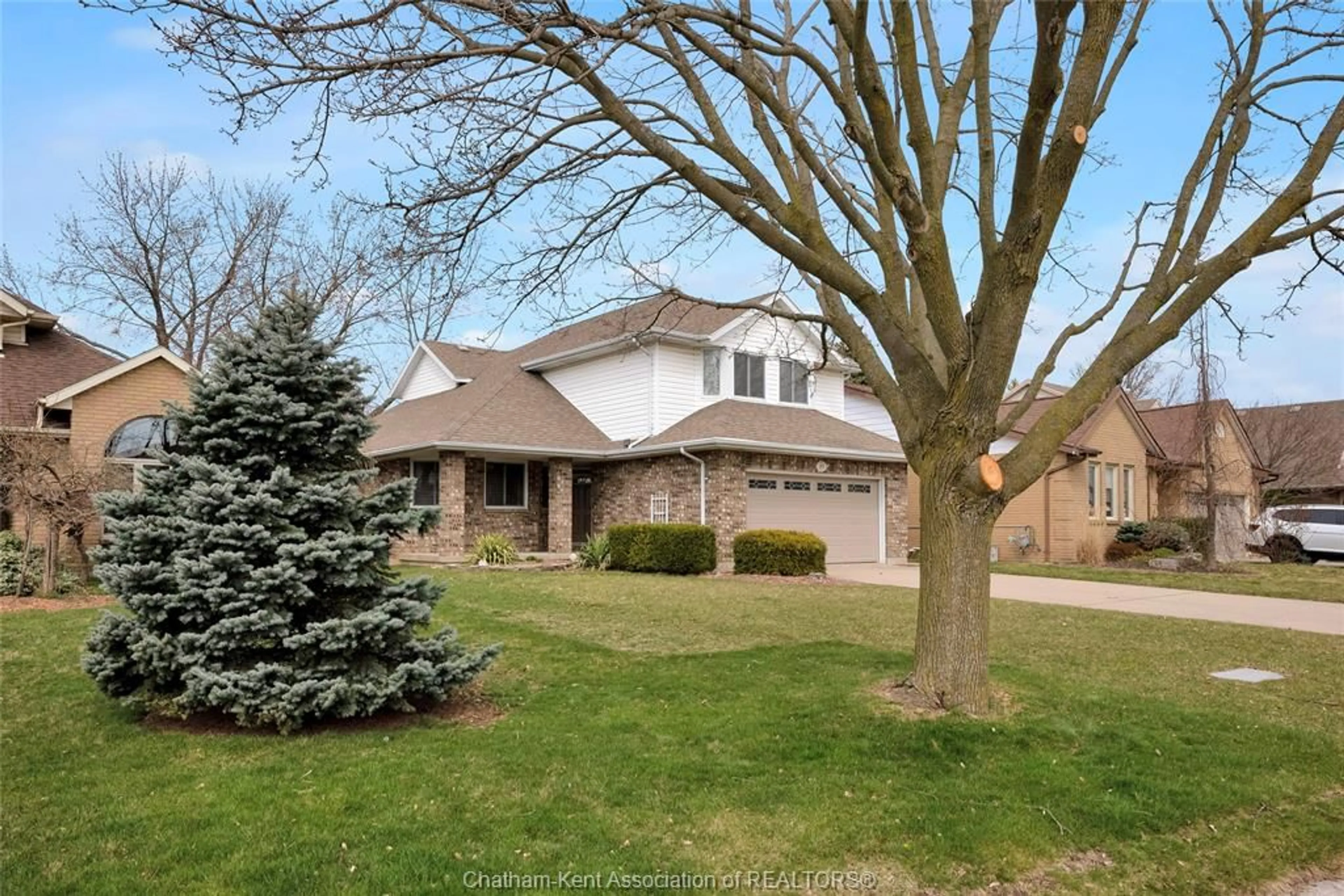 Frontside or backside of a home for 19 Norway Maple Dr, Chatham Ontario N7L 5C8