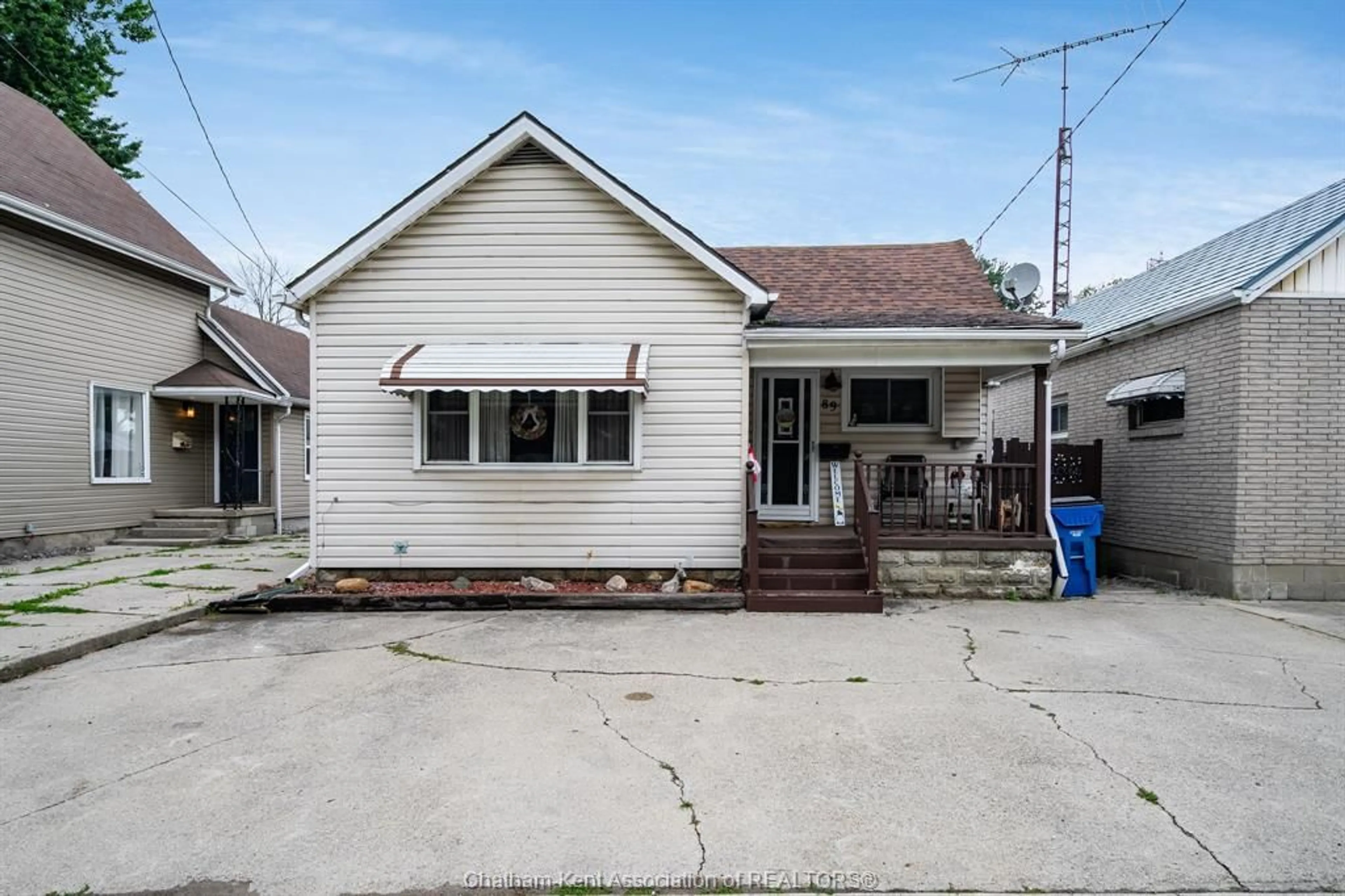 Frontside or backside of a home for 89 Park Ave, Chatham Ontario N7M 1V8