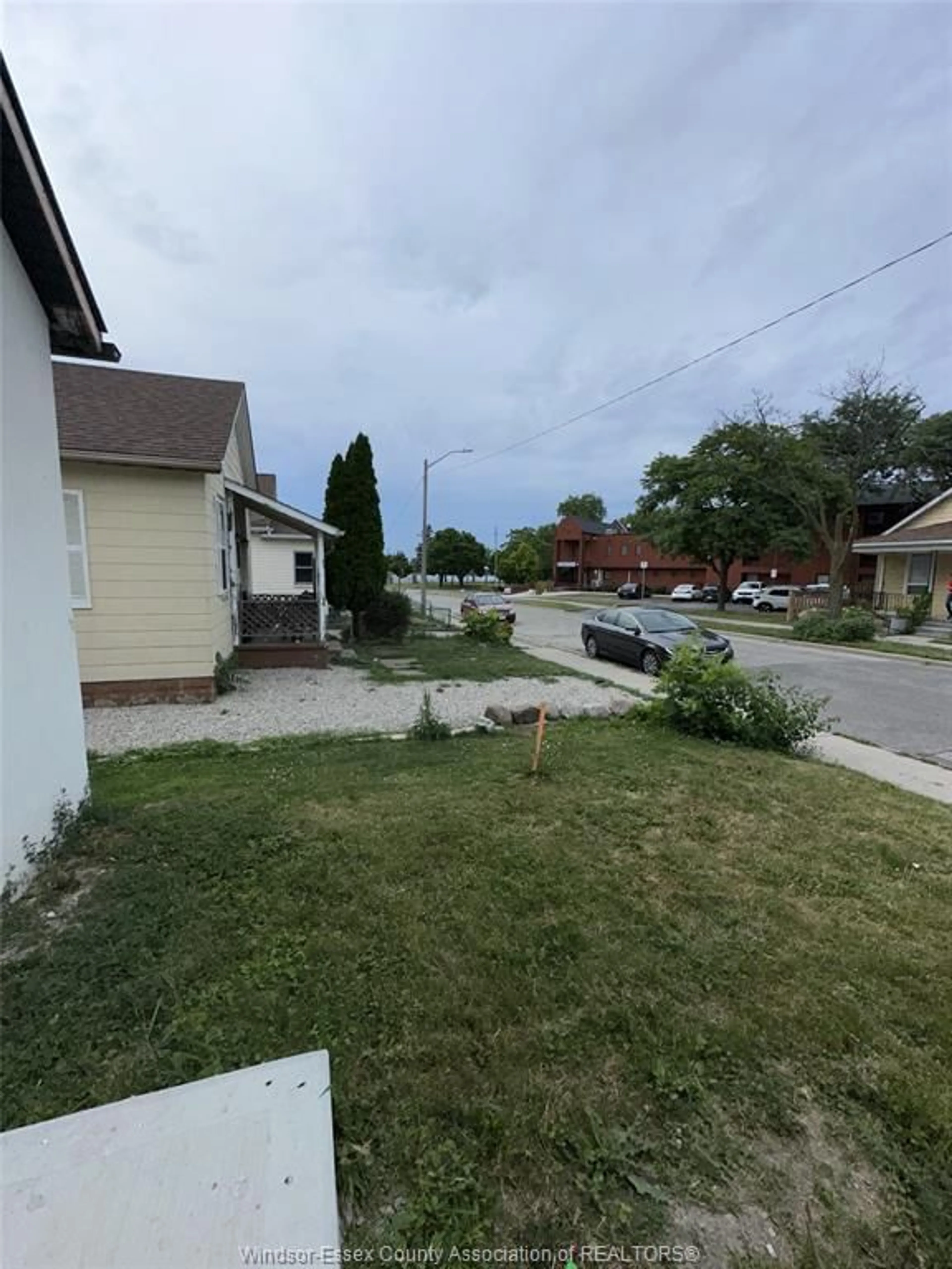 Frontside or backside of a home for 293 LOUIS, Windsor Ontario N9A 1W1