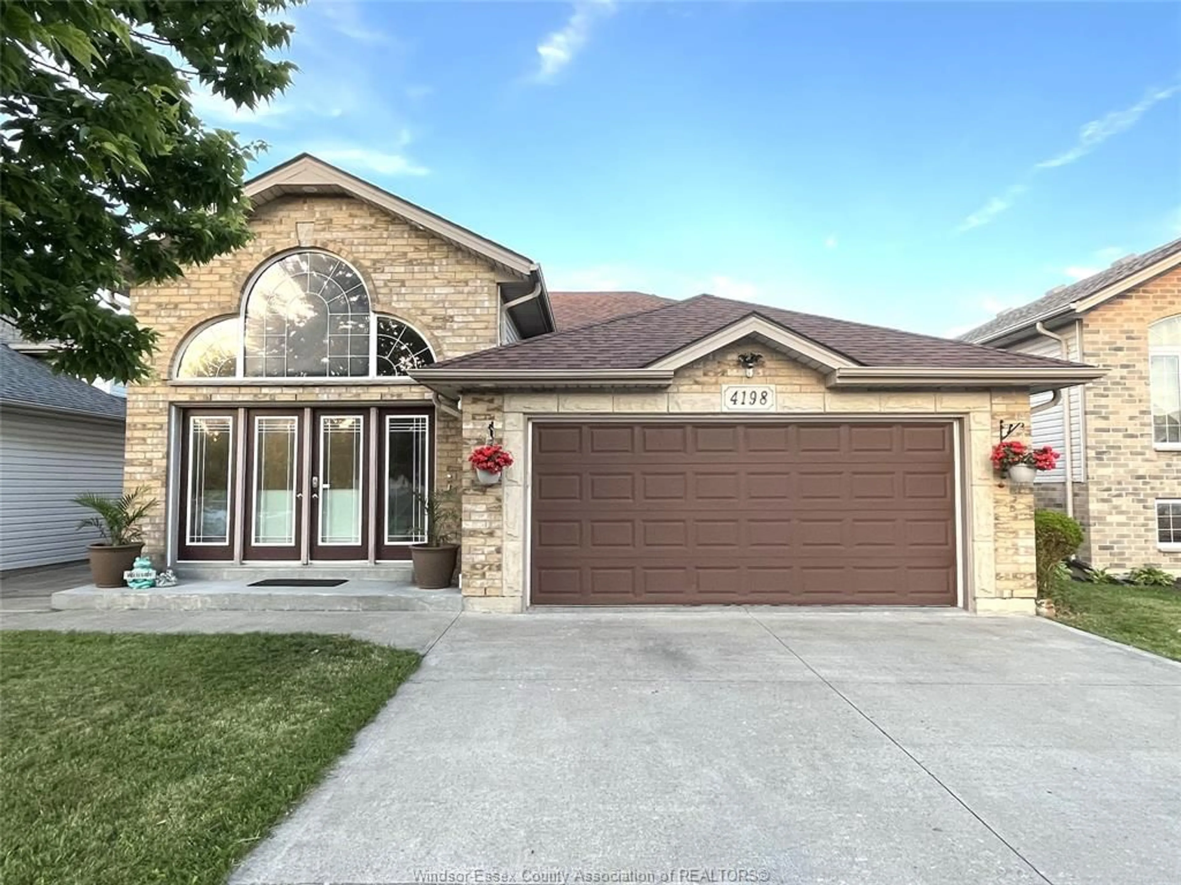 Home with brick exterior material for 4198 ZURICH Ave, Windsor Ontario N9G 2Z5