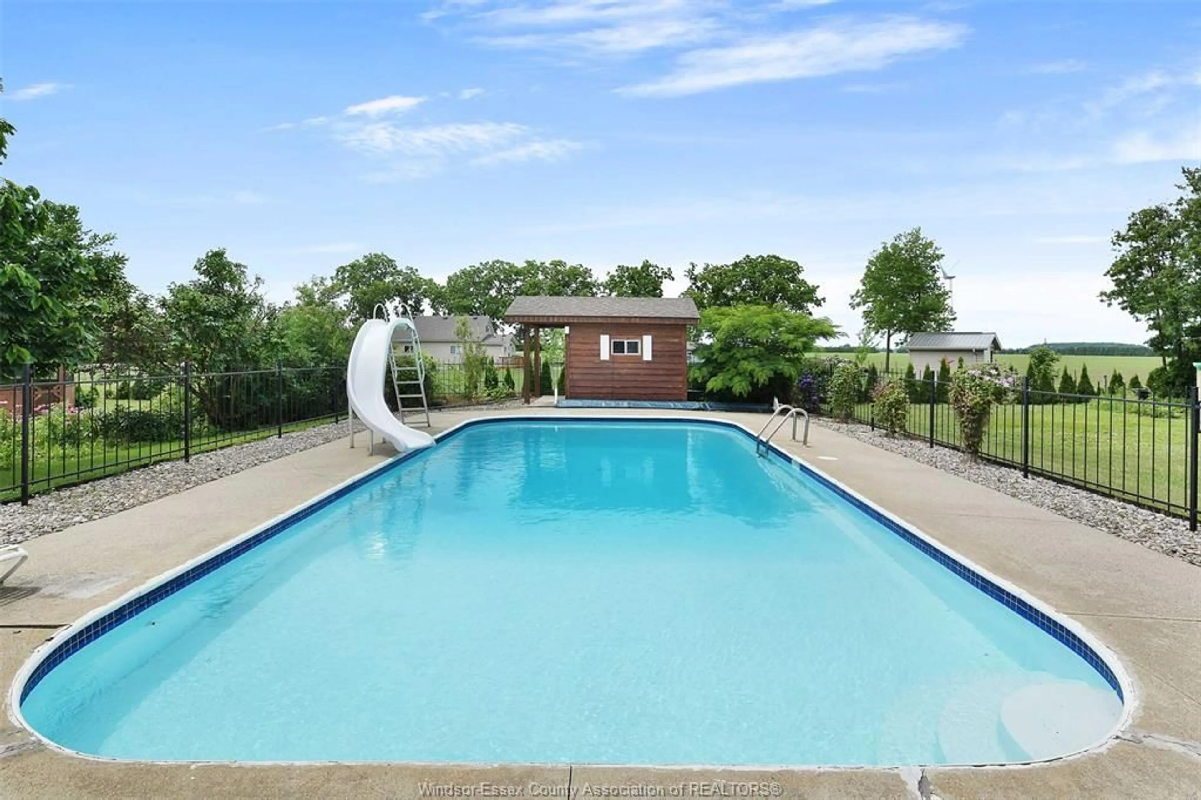 Indoor or outdoor pool for 6490 CONCESSION RD 6, Amherstburg Ontario N9V 0C8