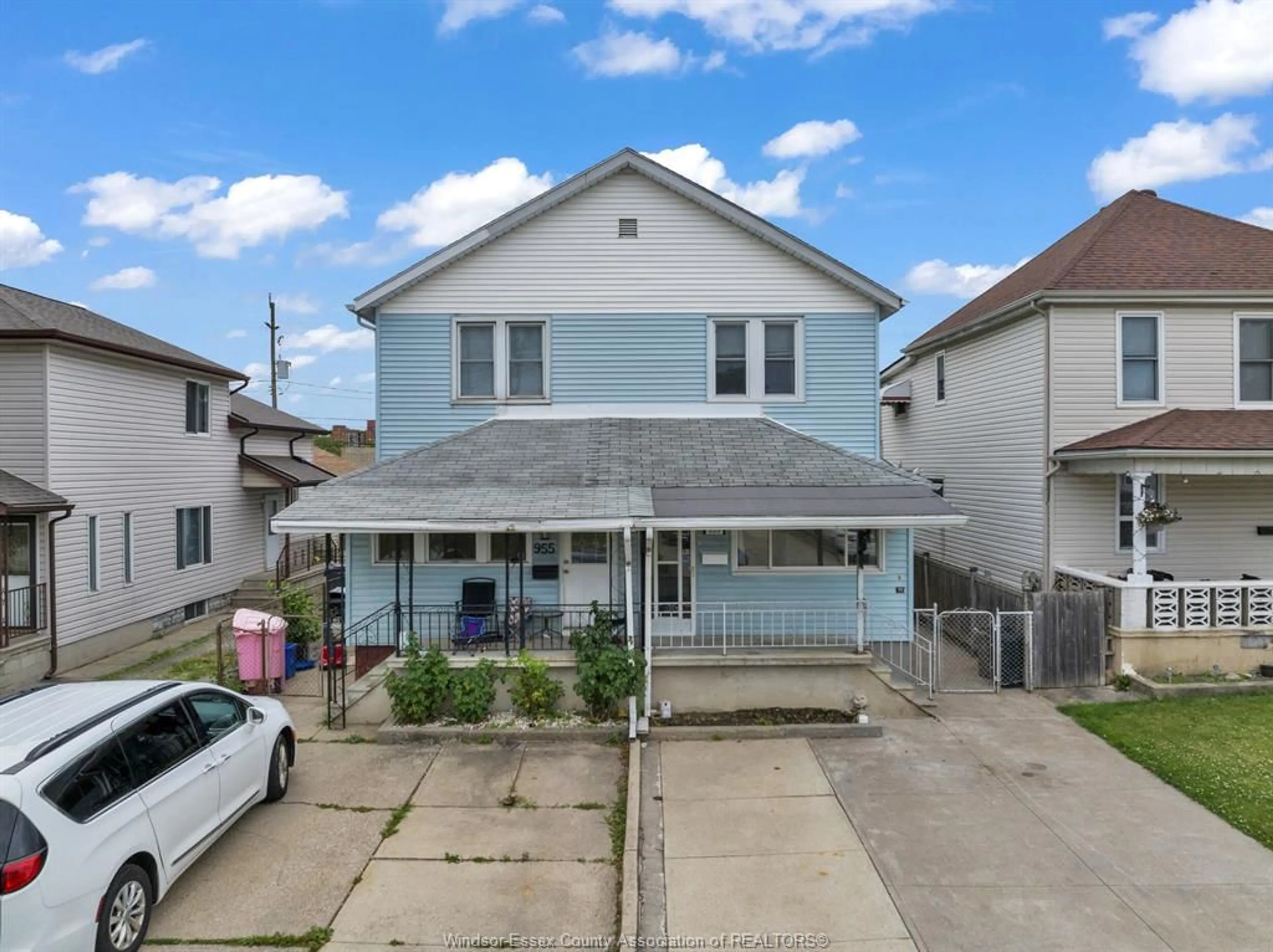 Frontside or backside of a home for 953 LILLIAN Ave, Windsor Ontario N9A 1V4