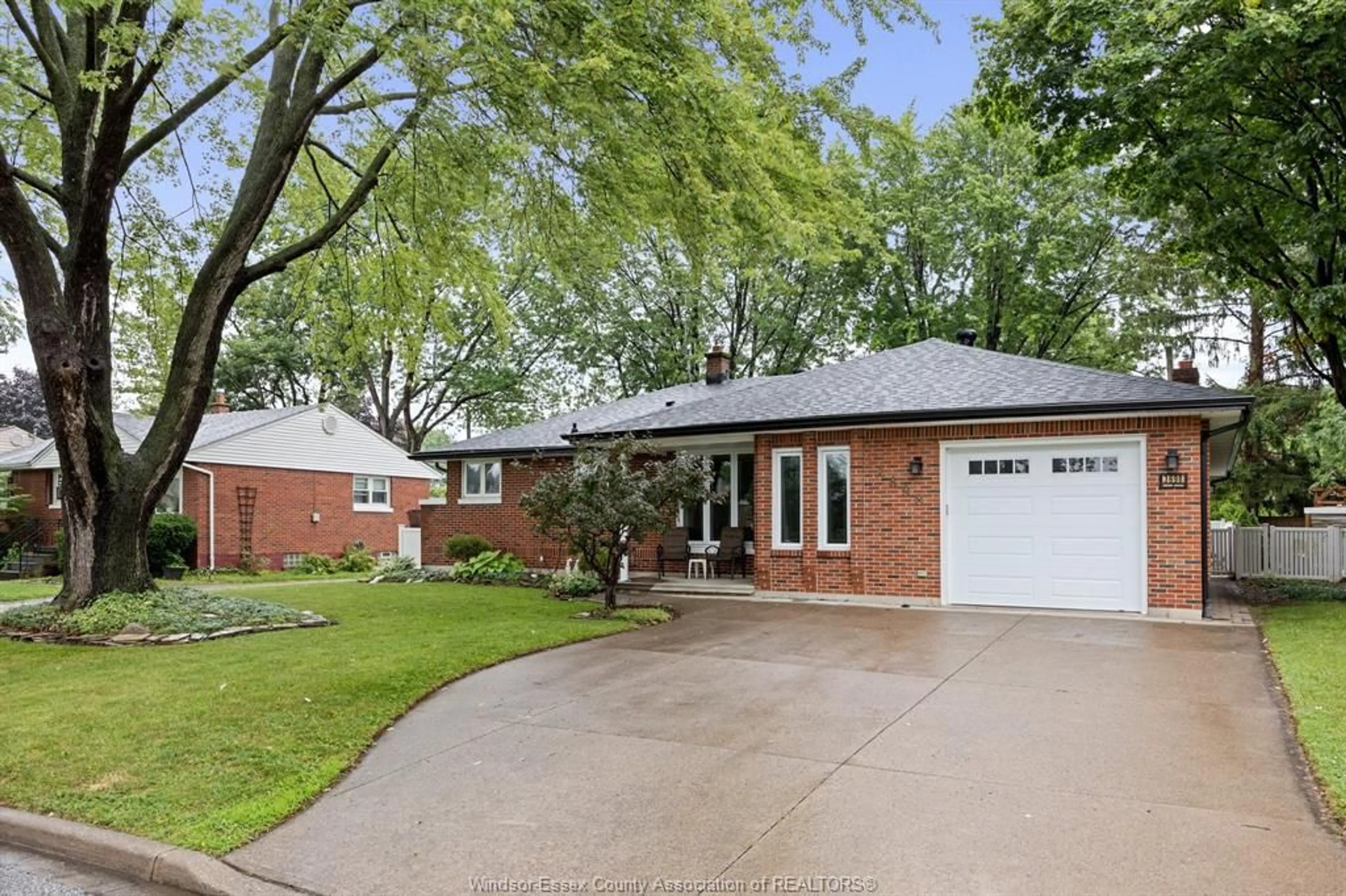 Home with brick exterior material for 3698 MCKAY, Windsor Ontario N9E 2S2