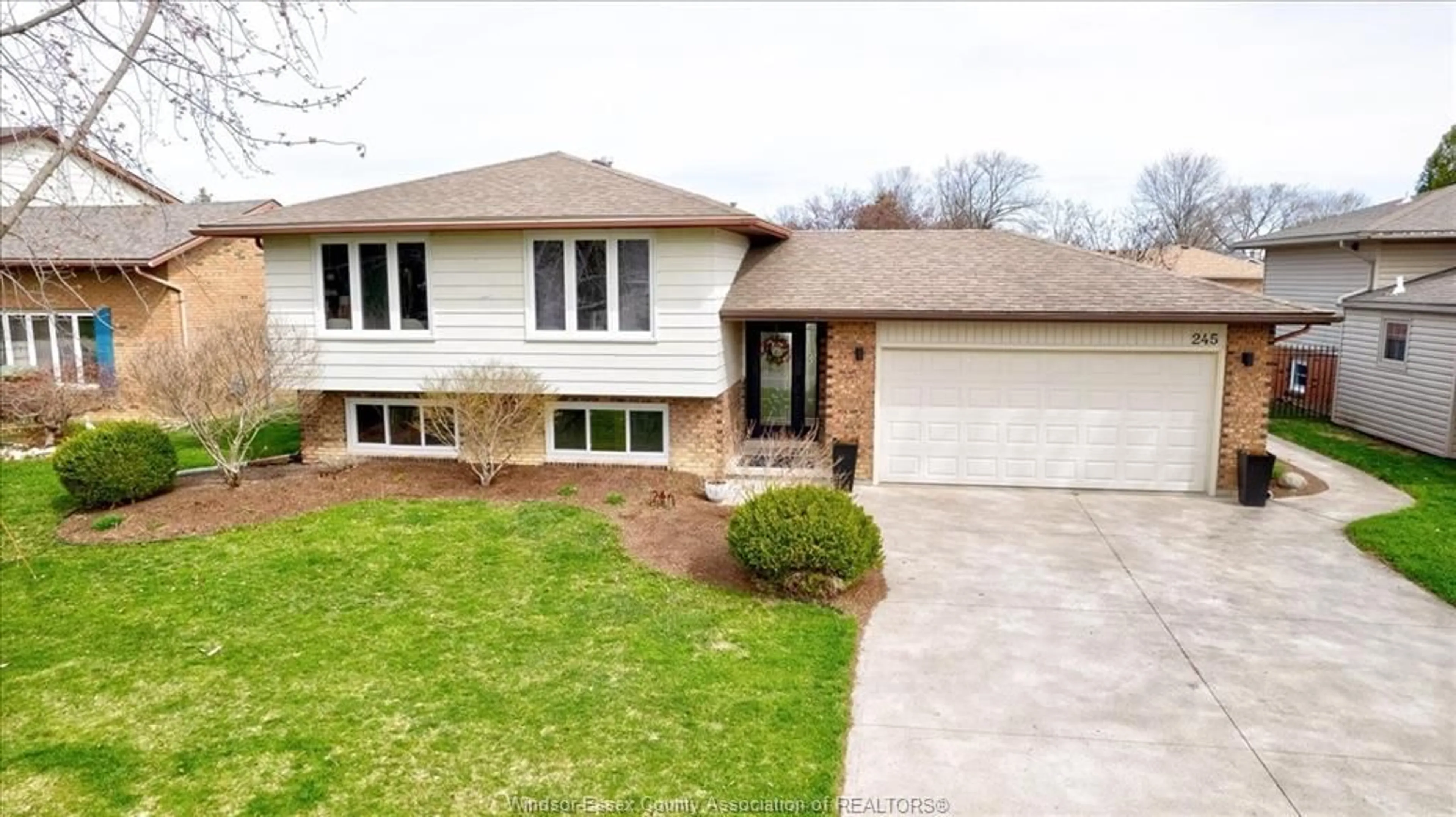 Frontside or backside of a home for 245 GEORGE Cres, Belle River Ontario N8L 0L7