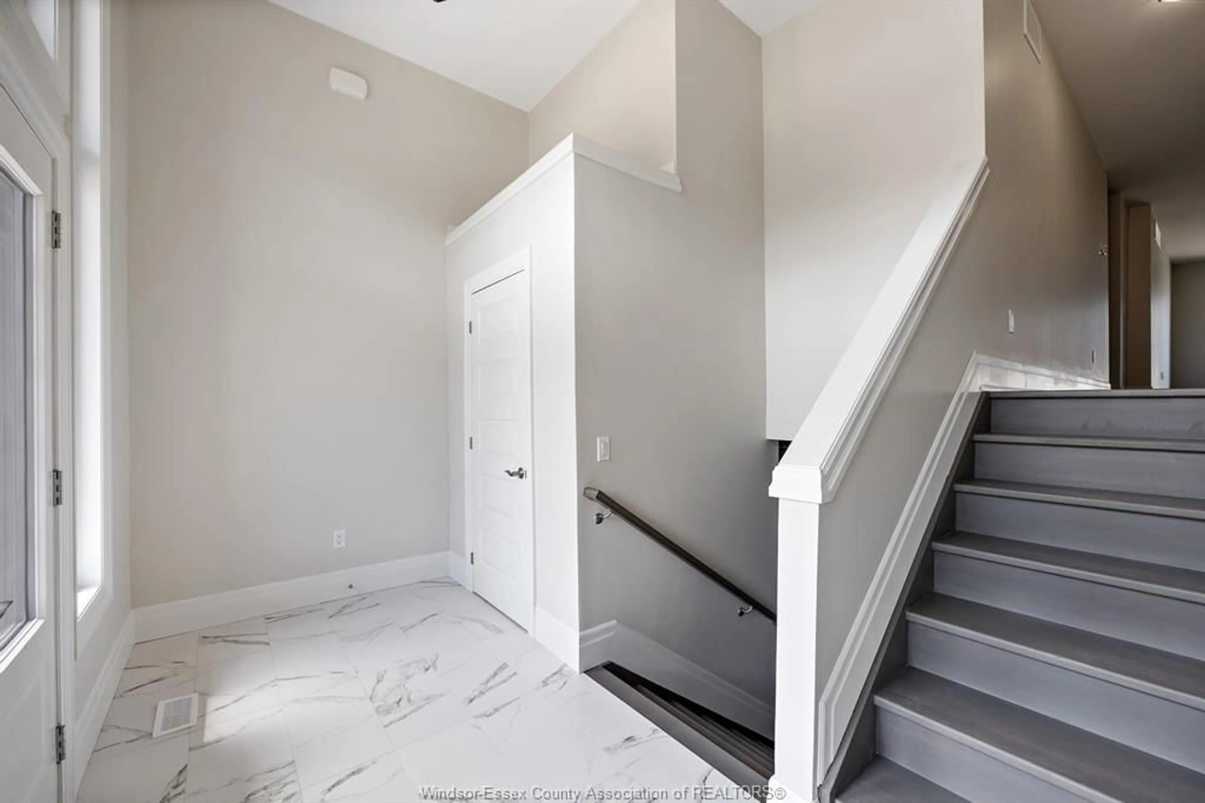 Stairs for 152 REED St, Essex Ontario N8M 0B2