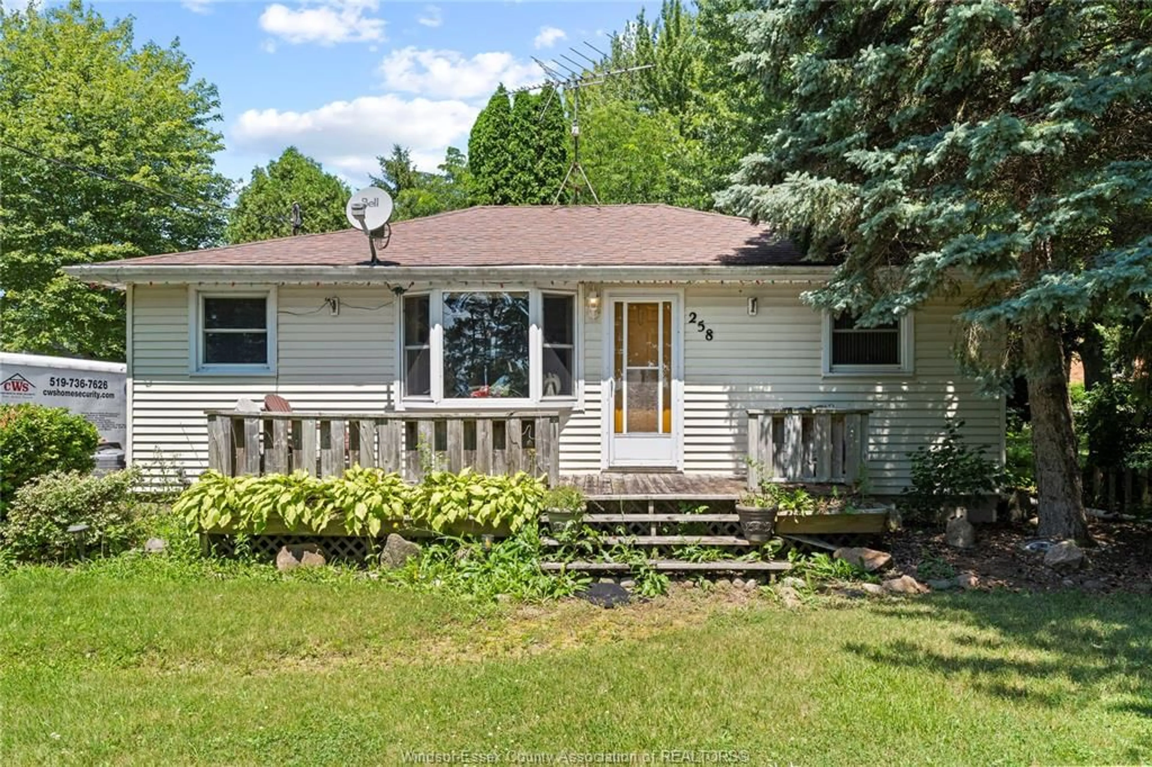 Frontside or backside of a home for 258 Lowes Sideroad, Amherstburg Ontario N9V 2Y8