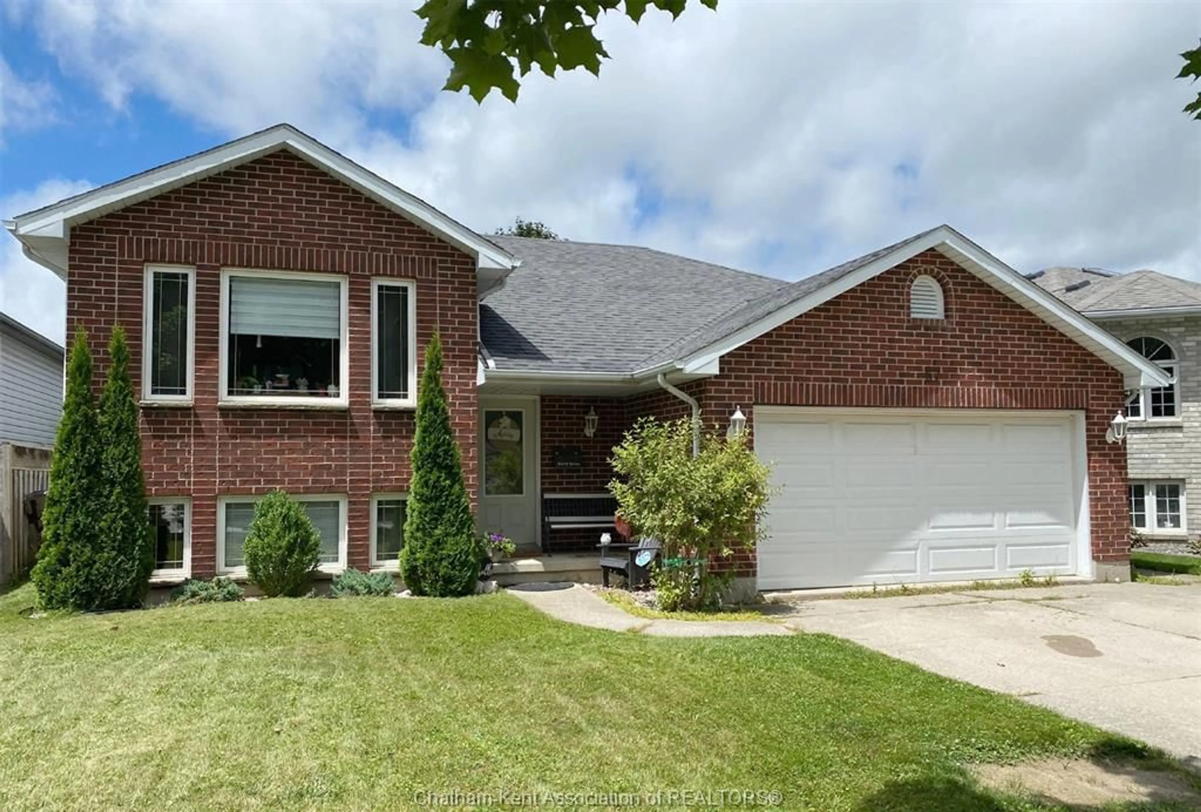 Home with brick exterior material for 67 Windfield Cres, Chatham Ontario N7L5L3