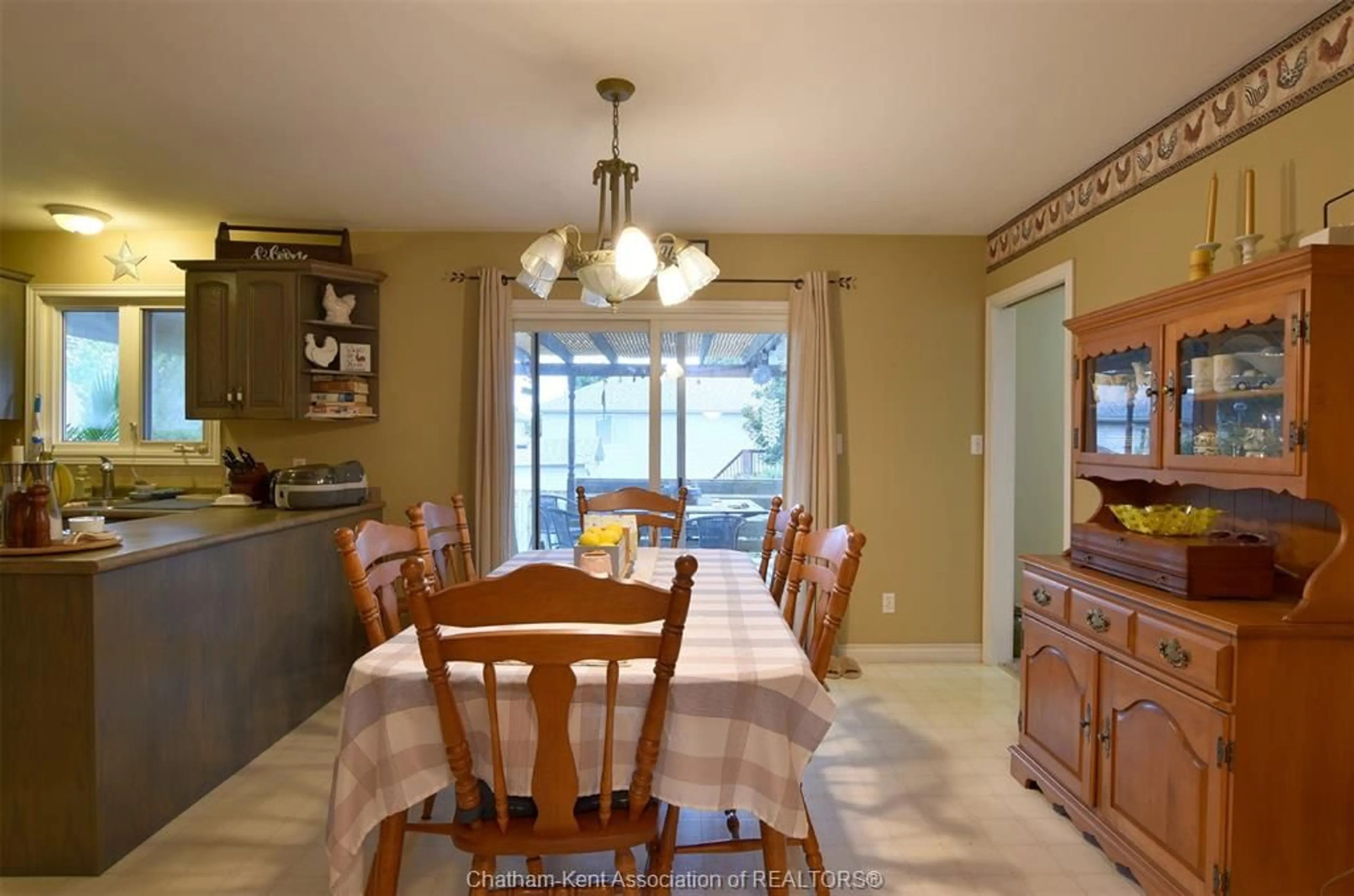 Dining room for 67 Windfield Cres, Chatham Ontario N7L5L3