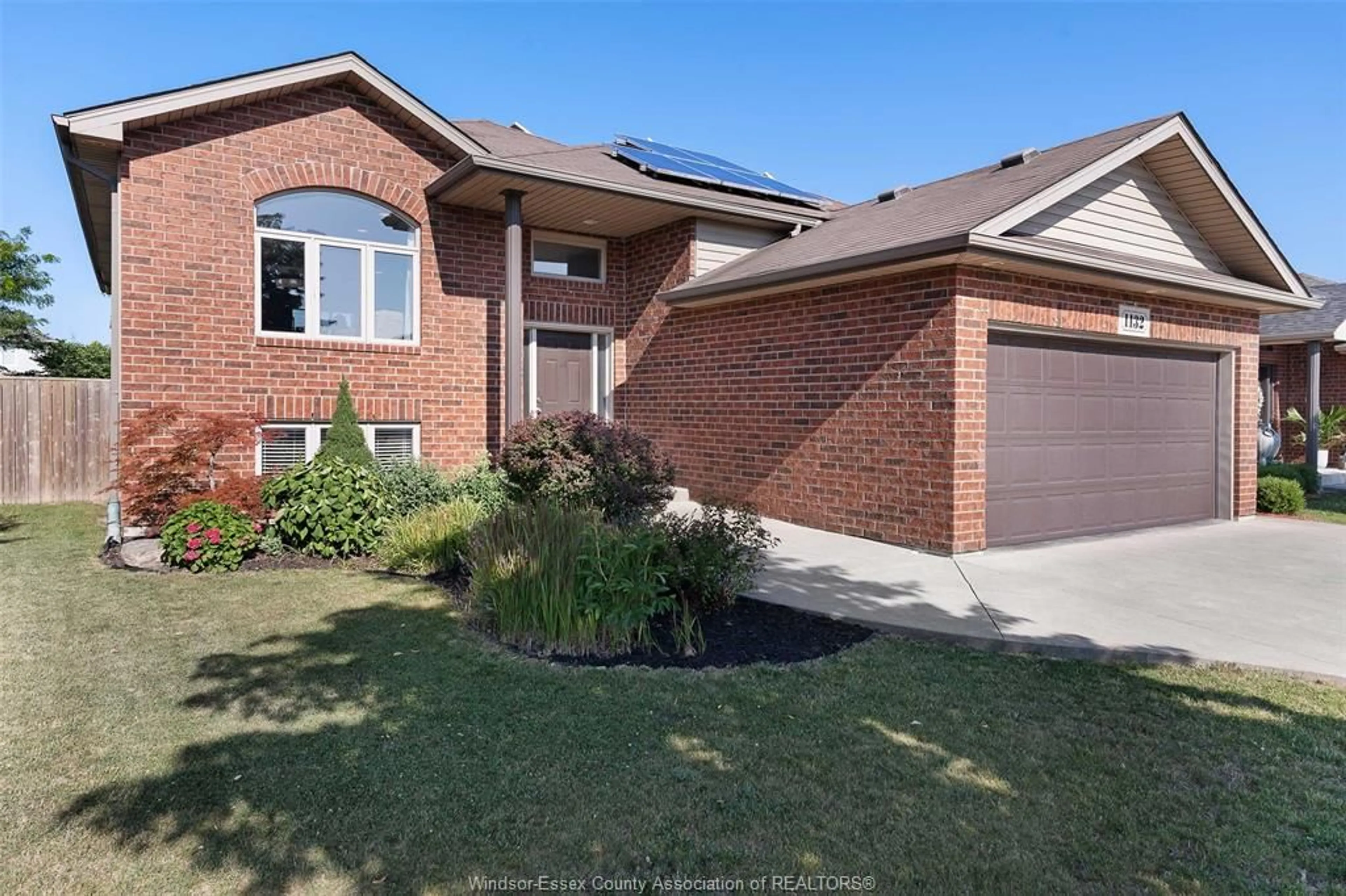 Home with brick exterior material for 1132 CLOVER Ave, Windsor Ontario N8P 1W1