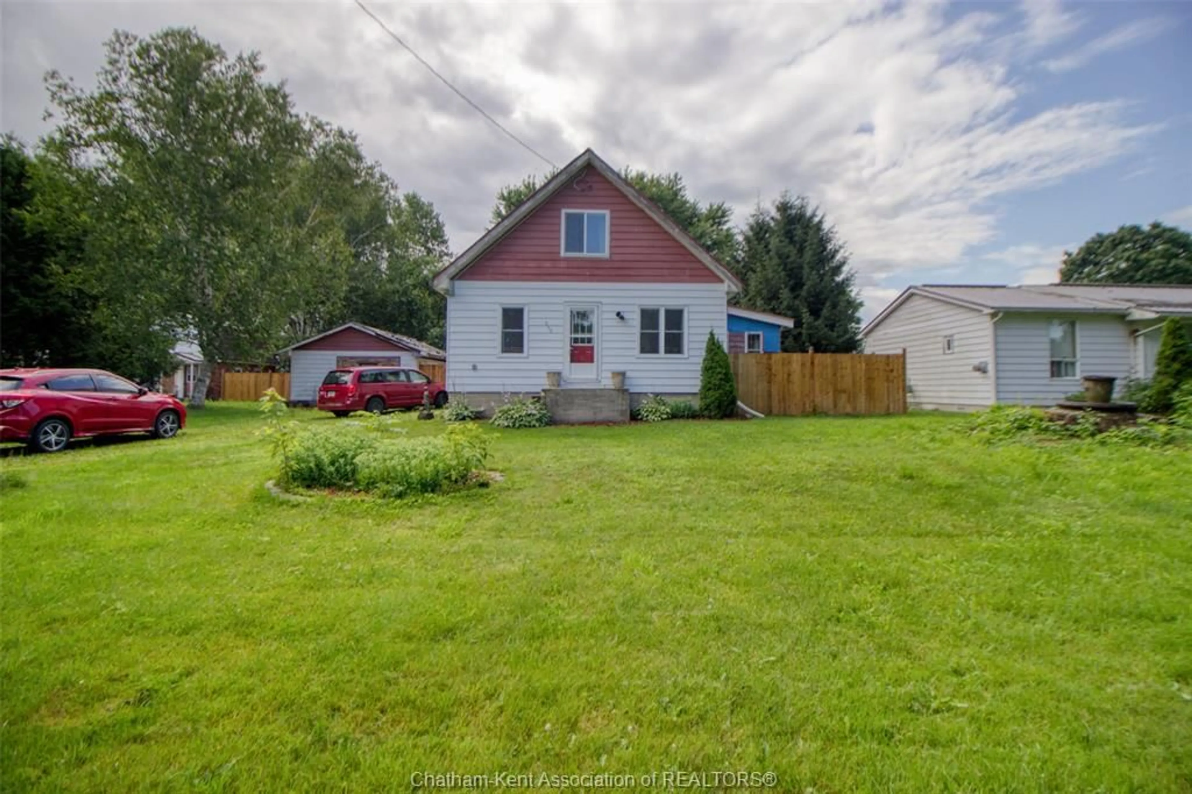 Frontside or backside of a home for 273 OAK St, Bothwell Ontario N0P 1C