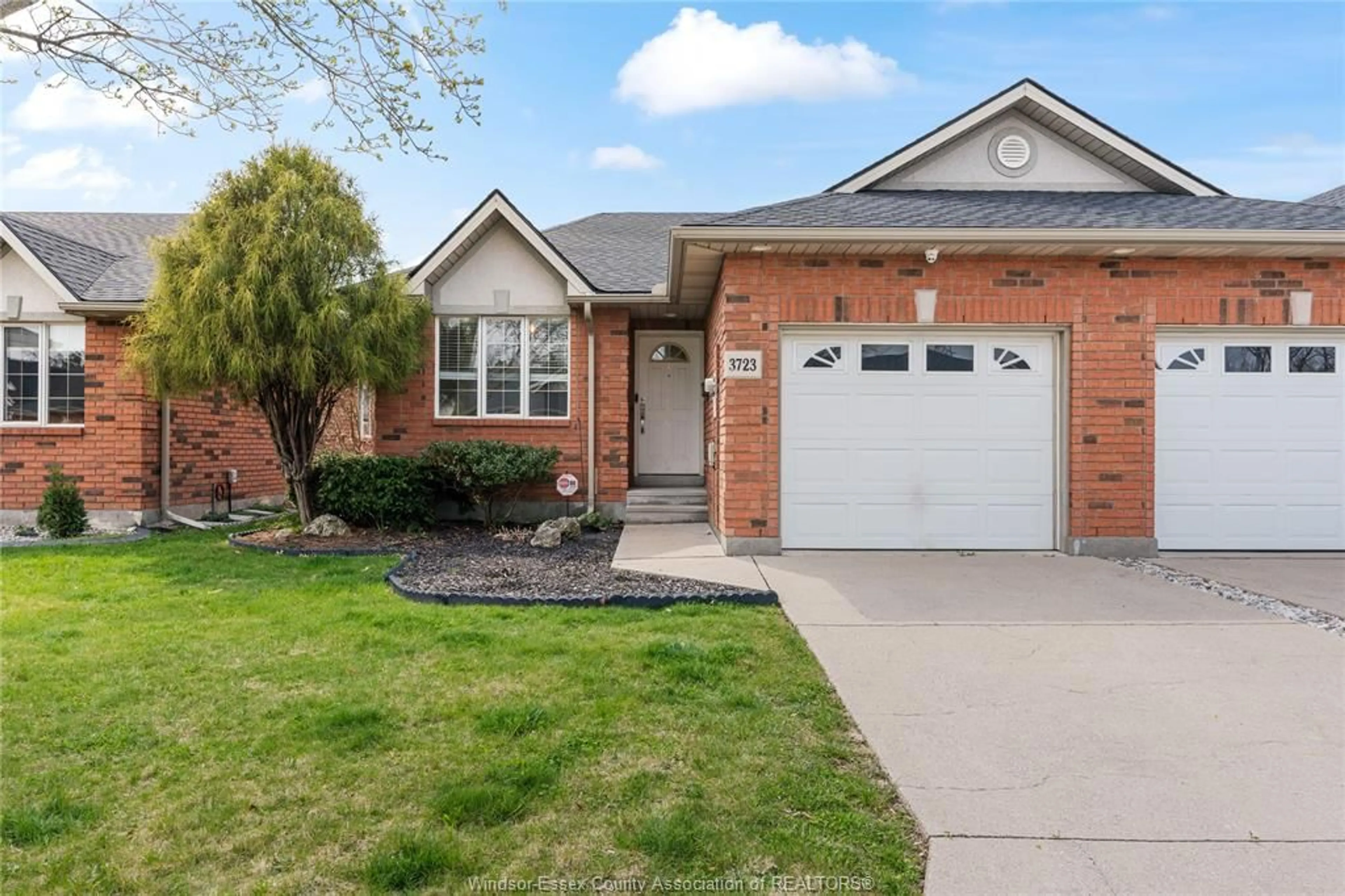 Home with brick exterior material for 3723 PRAIRIE Crt, Windsor Ontario N9G 2X4