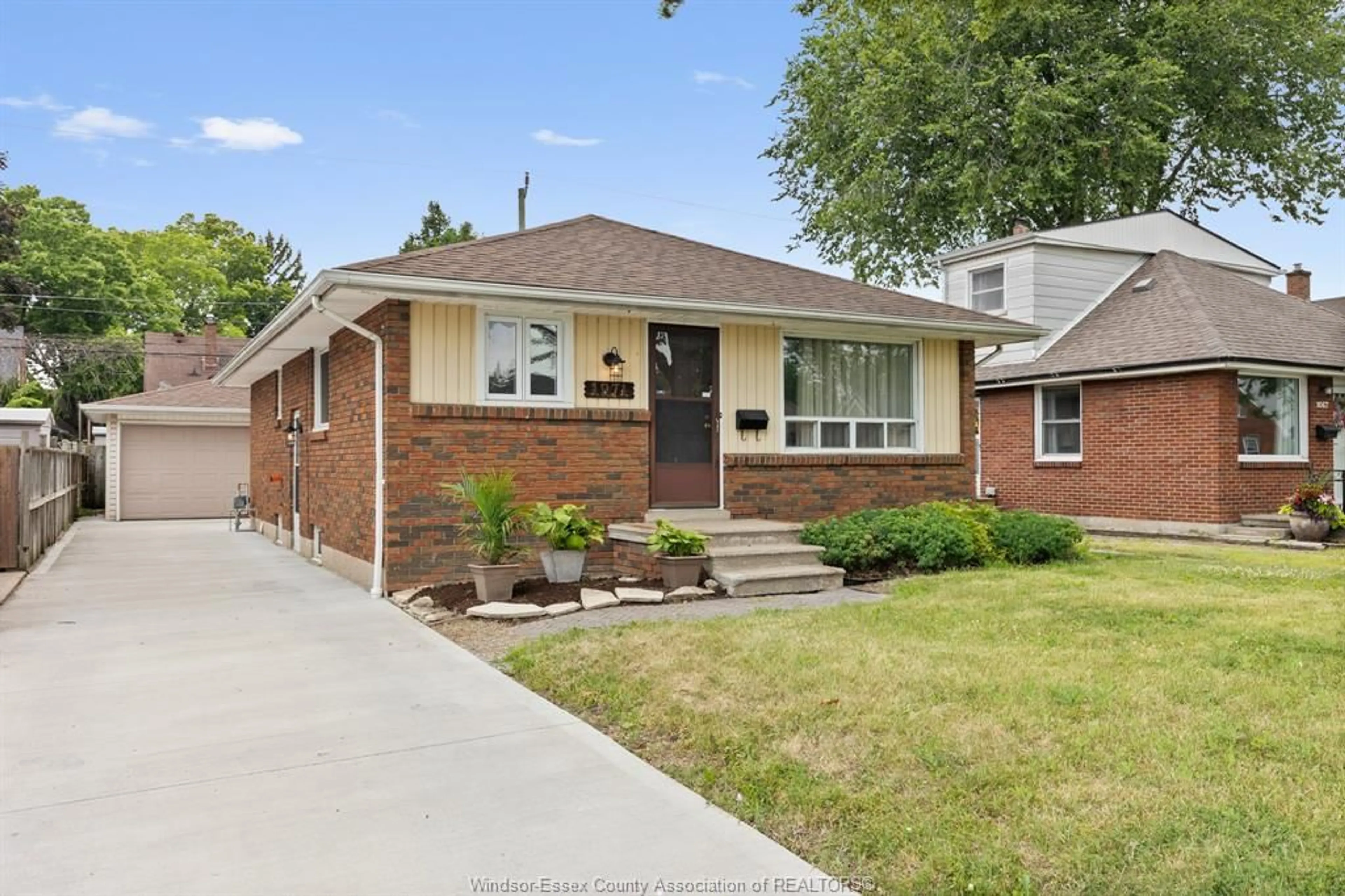 Home with brick exterior material for 1071 ST LOUIS Ave, Windsor Ontario N8S 2K9