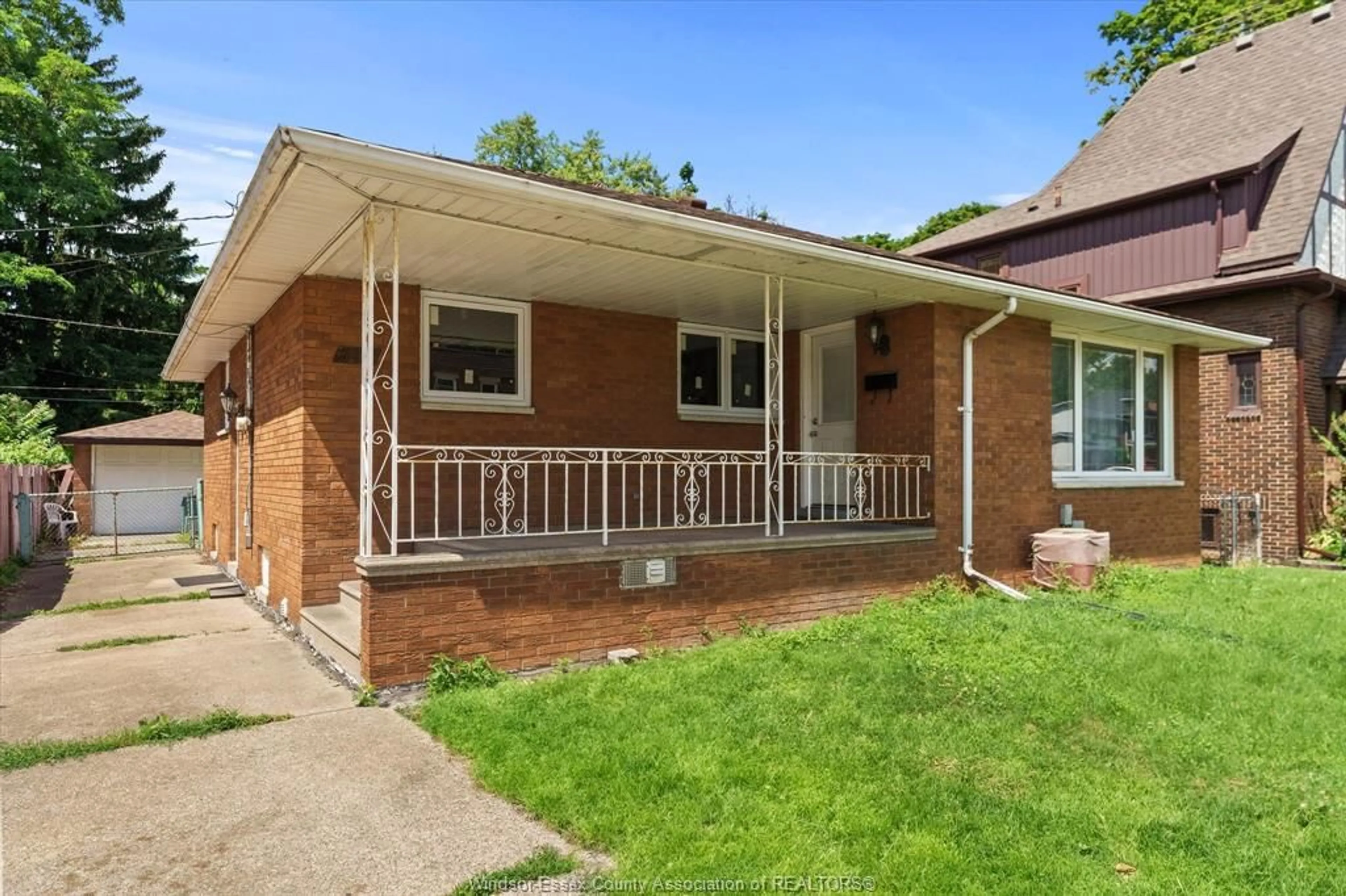 Frontside or backside of a home for 385 ROSEDALE, Windsor Ontario N9C 2N1