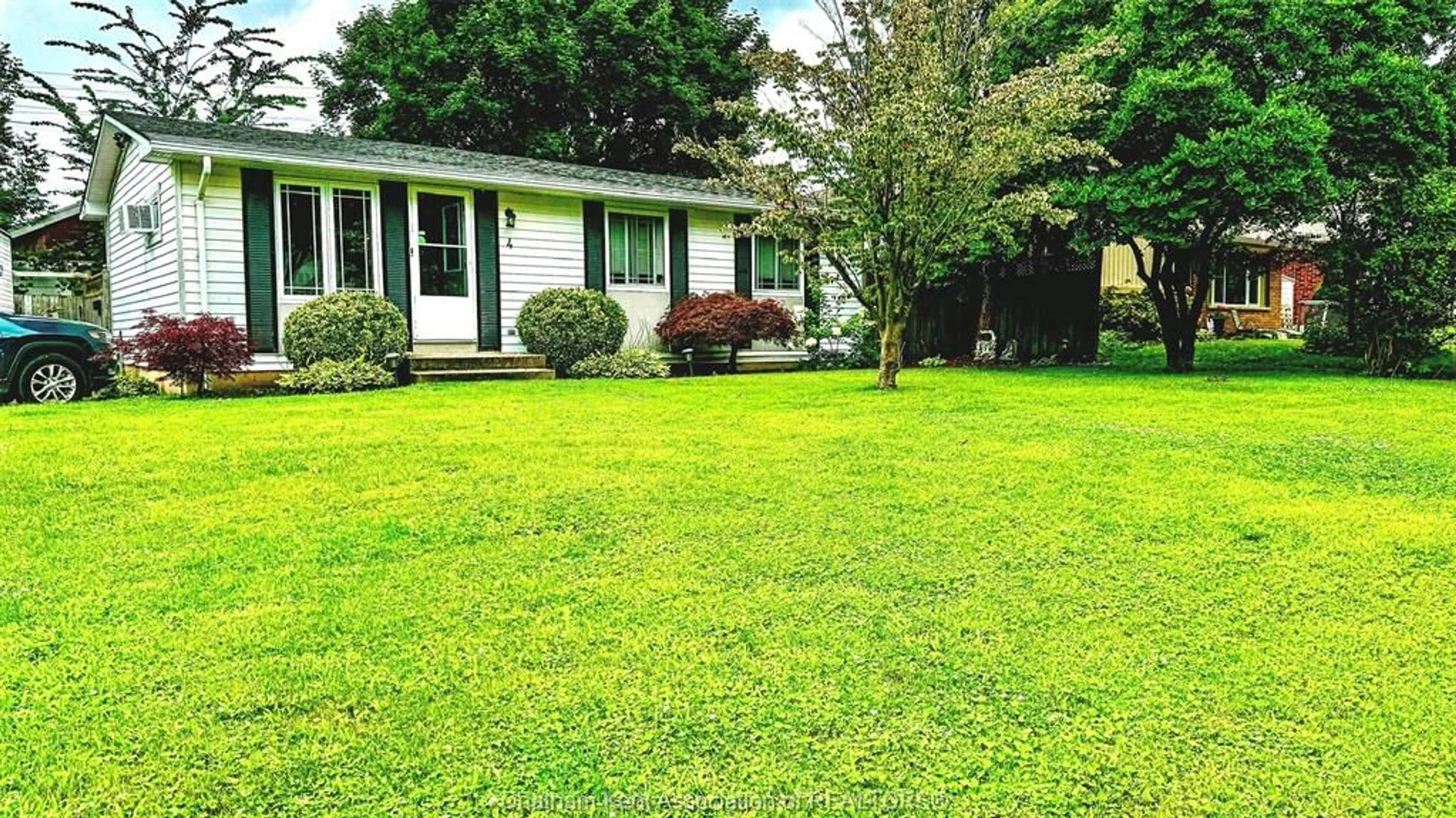 Fenced yard for 4 Southend Cres, Chatham Ontario N7M 4X8