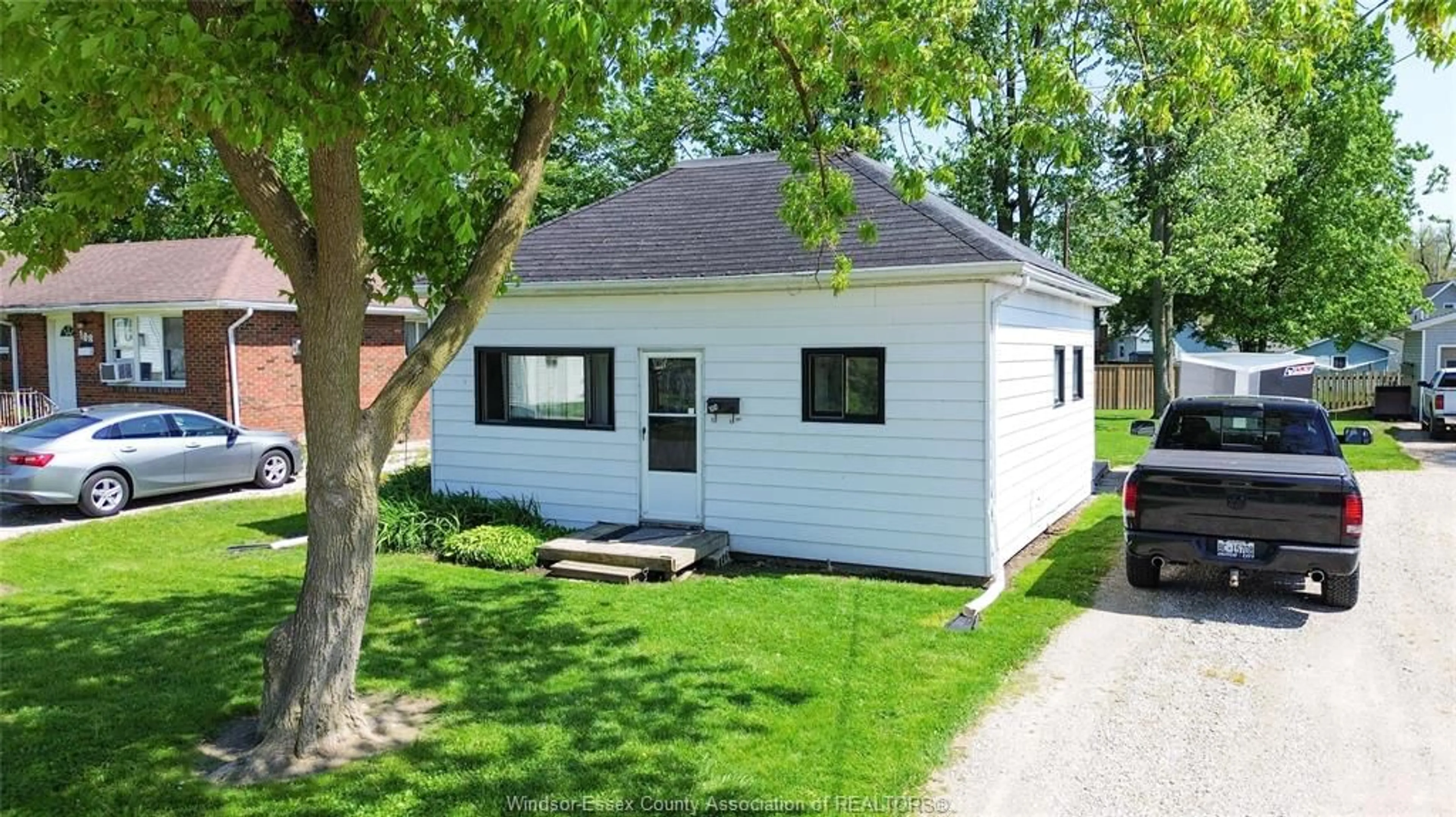 Cottage for 100 WILSON, Essex Ontario N8M 2M2