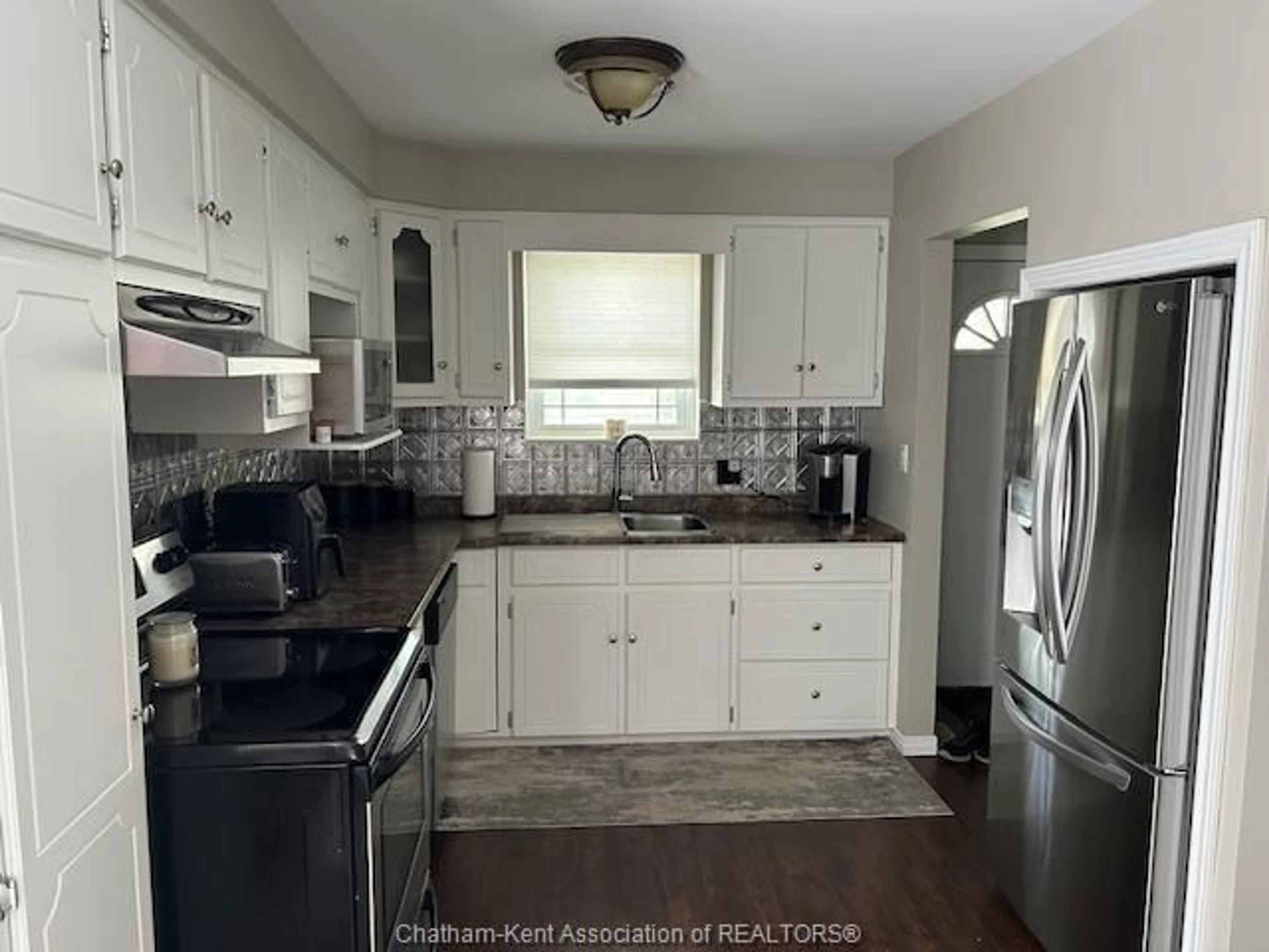 Standard kitchen, ceramic/tile floor for 35 GARDEN VALE Rd, Chatham Ontario N7L 4Z5