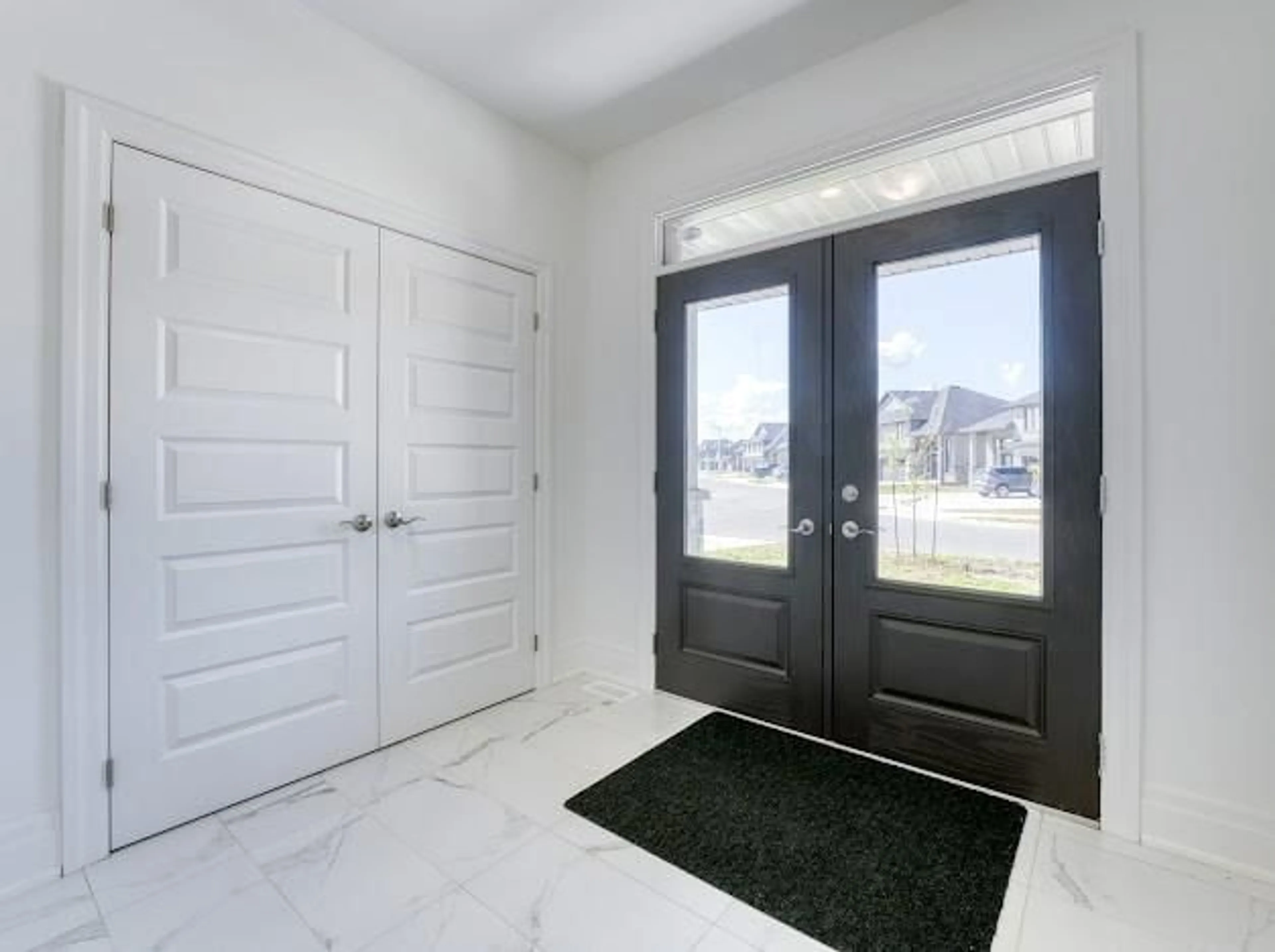 Indoor entryway for 116 LANE St, Essex Ontario K0A 3M0