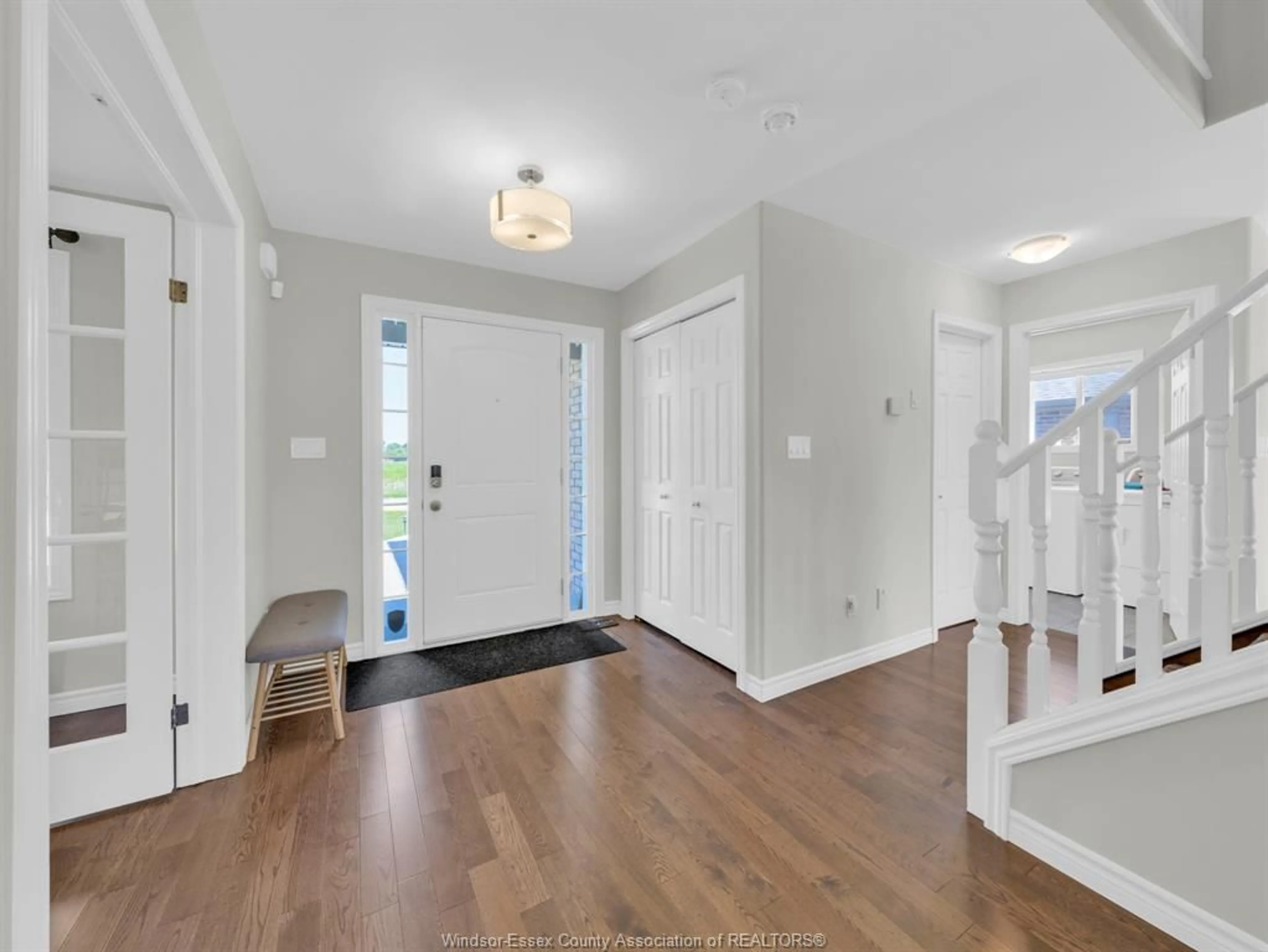 Indoor entryway for 10363 BEVERLY GLEN, Windsor Ontario N8P 1V8