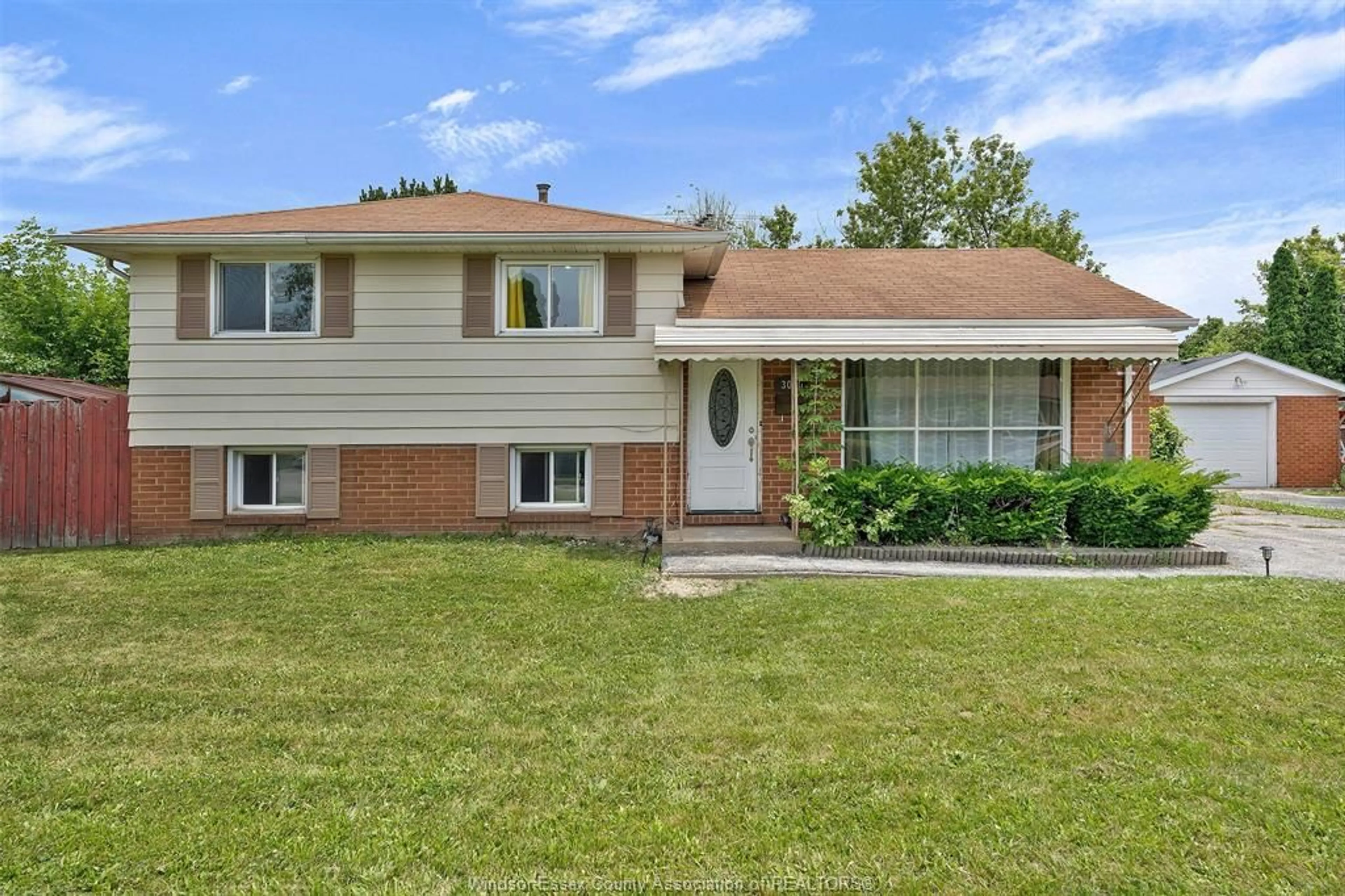 Frontside or backside of a home for 3010 PEACE Crt, Windsor Ontario N8T 2J4