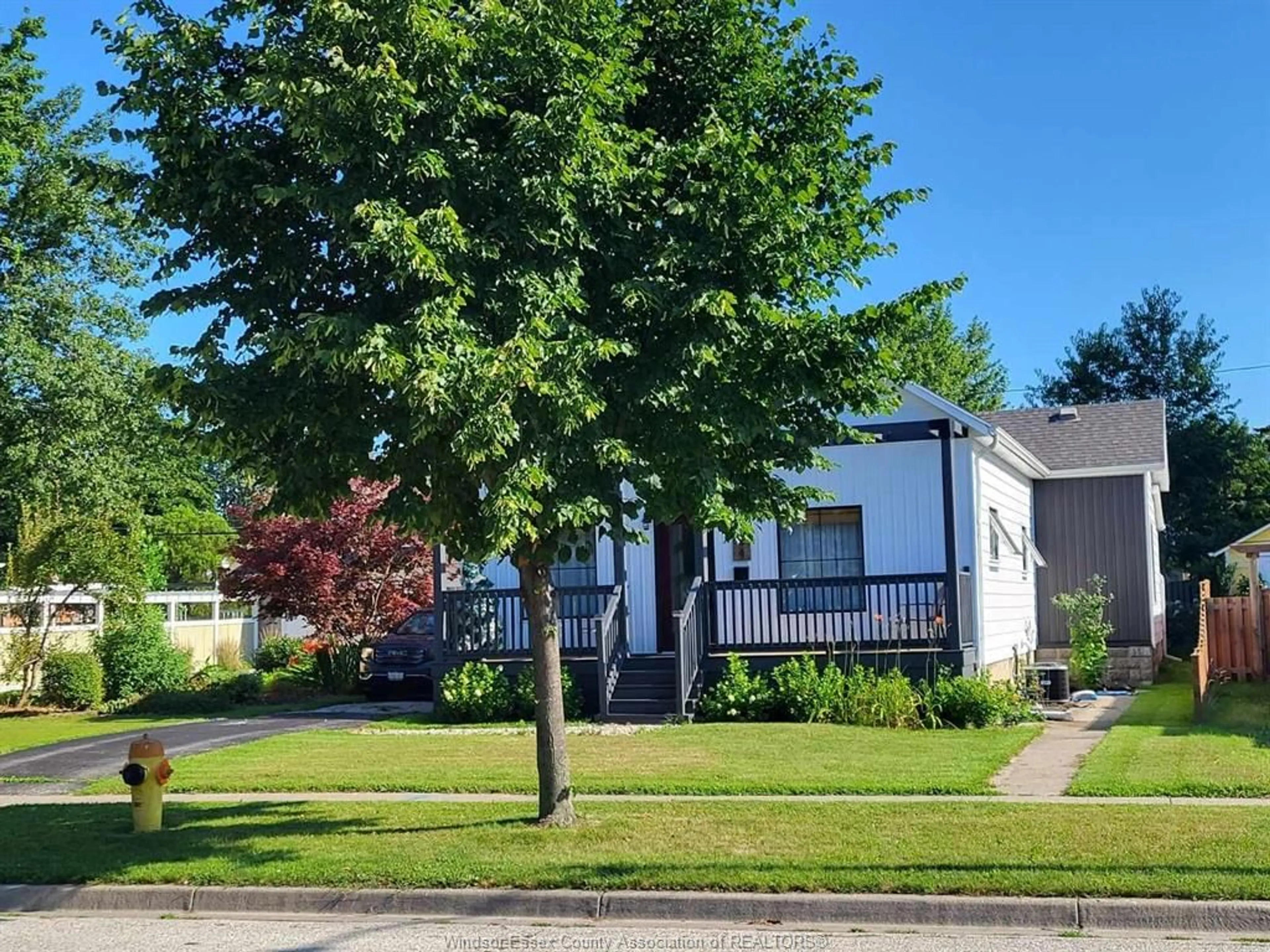 Frontside or backside of a home for 44 Mill Street West, Kingsville Ontario N9Y 1V9