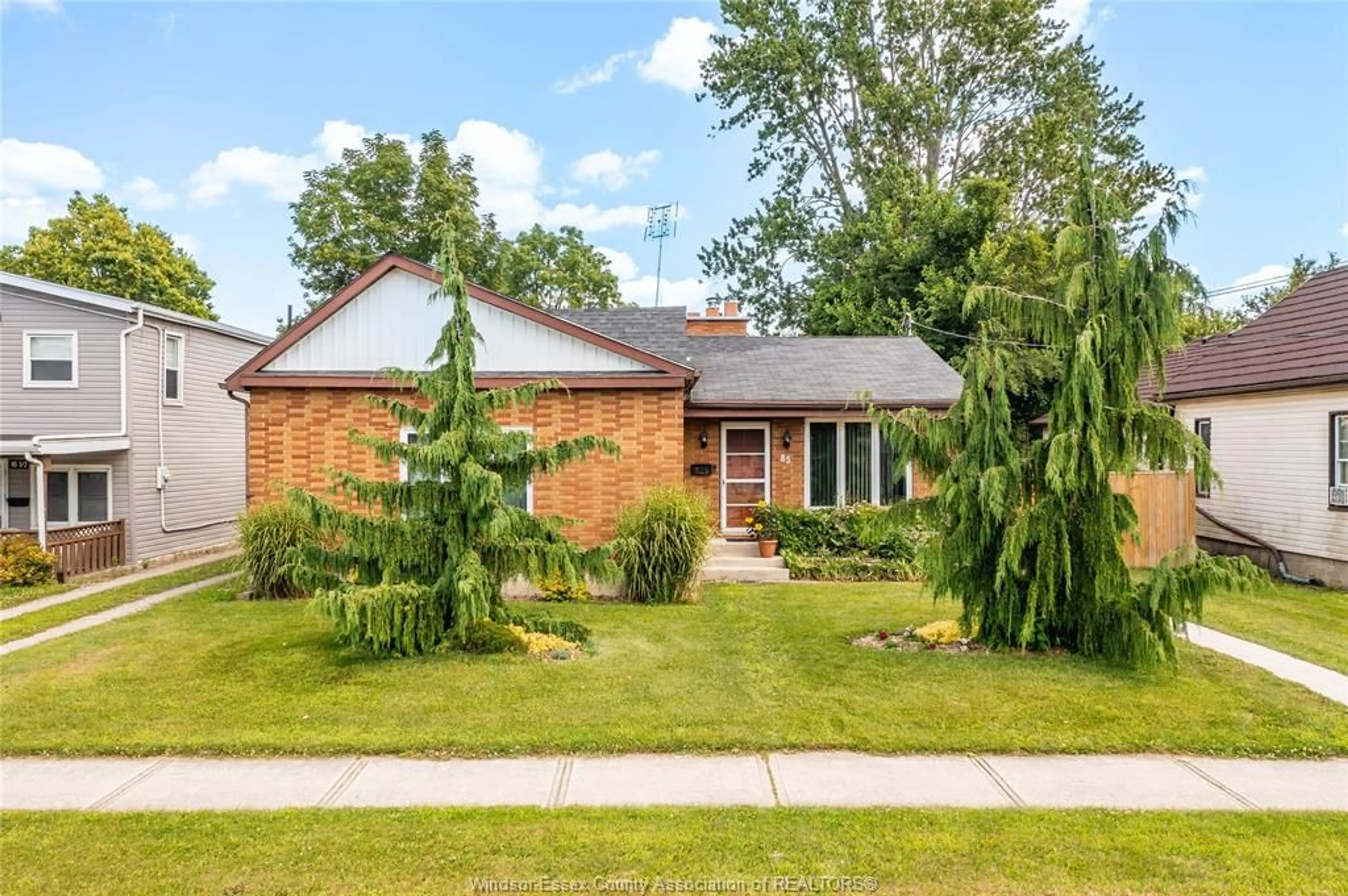 Home with brick exterior material for 85 TAYLOR, Chatham Ontario N7L 2T7