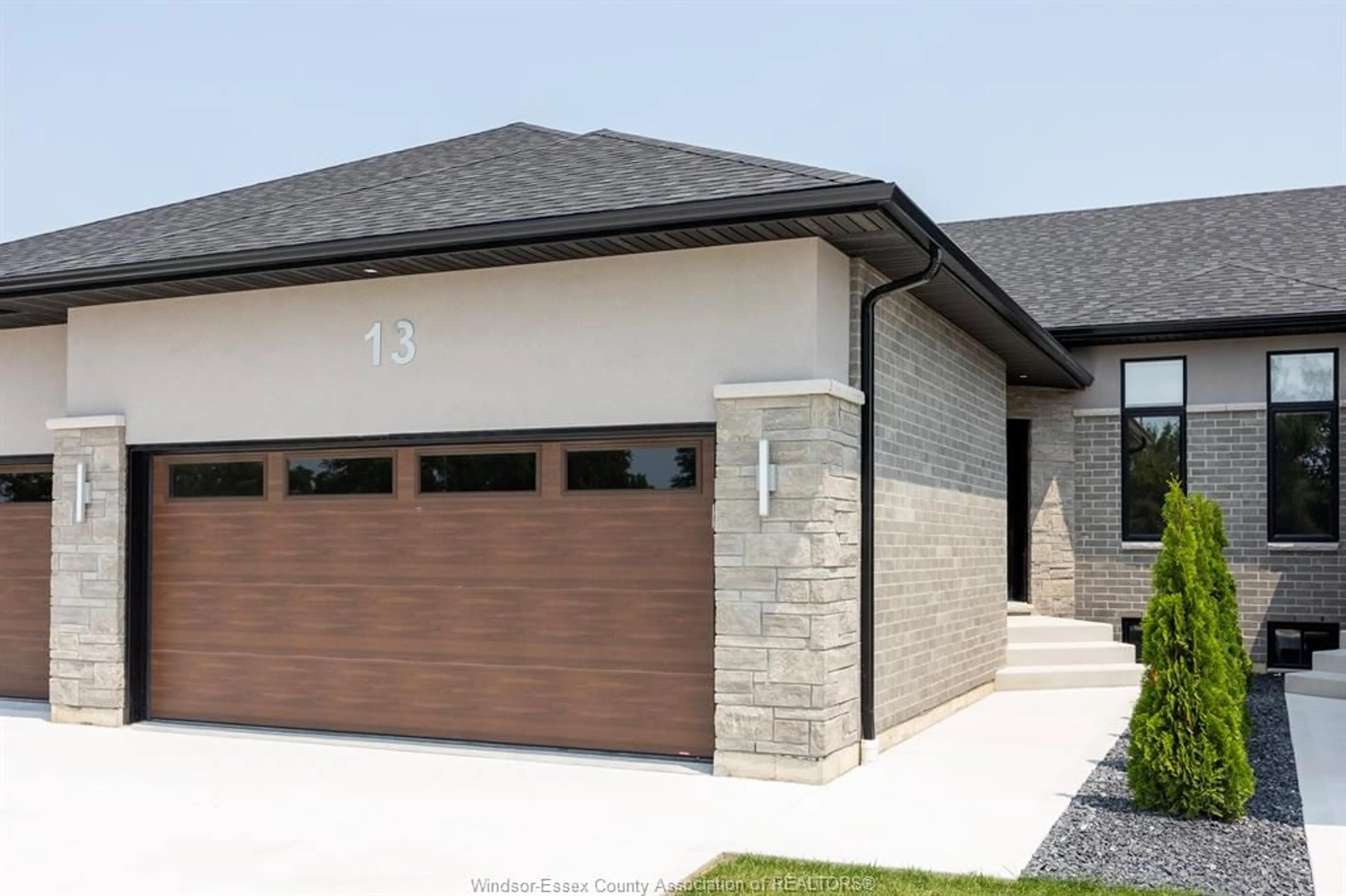 Home with brick exterior material for 13 EAGLE St, Leamington Ontario N8H 0E1