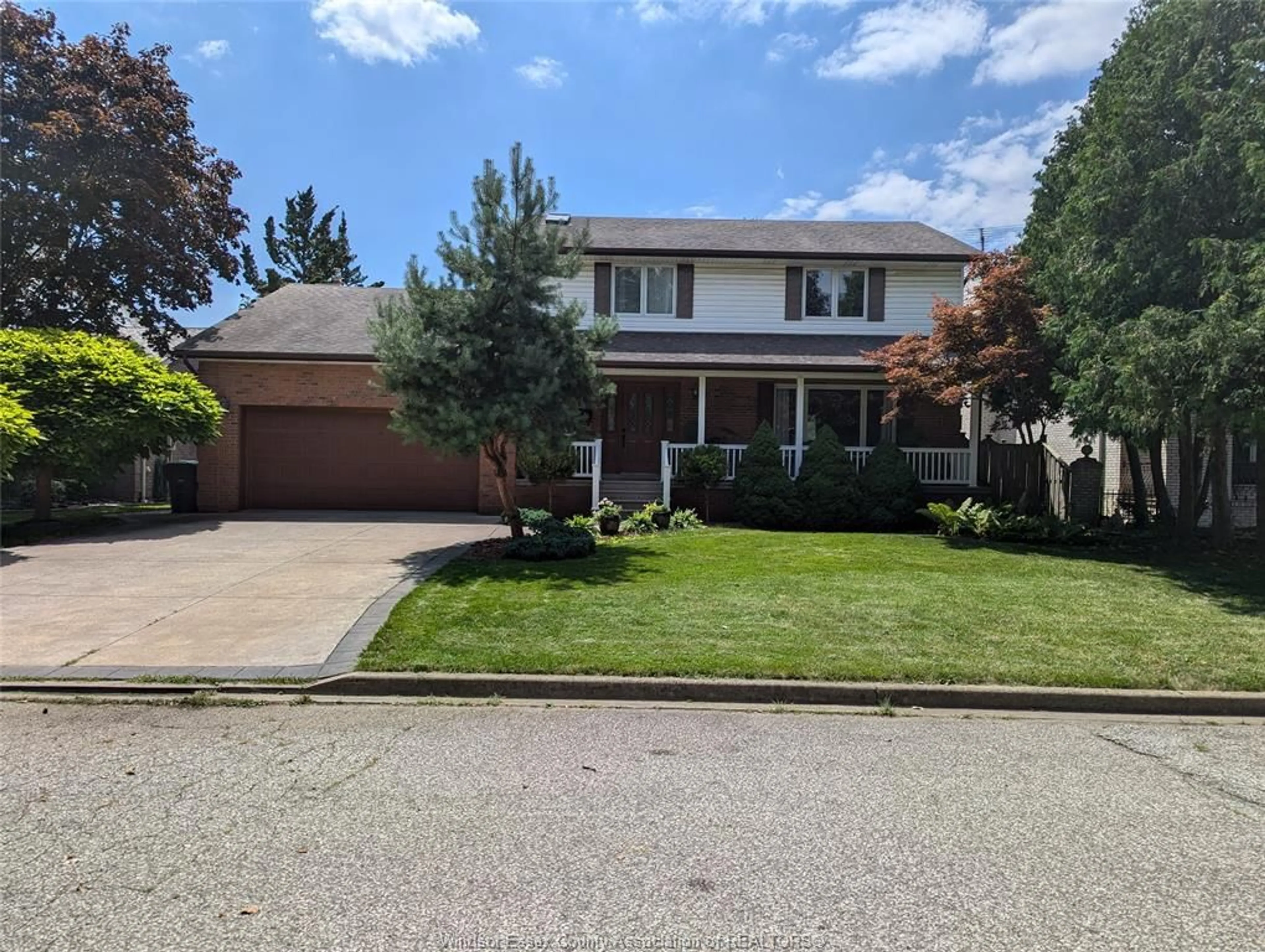 Frontside or backside of a home for 2485 GLENWOOD, Windsor Ontario N9E 2X5