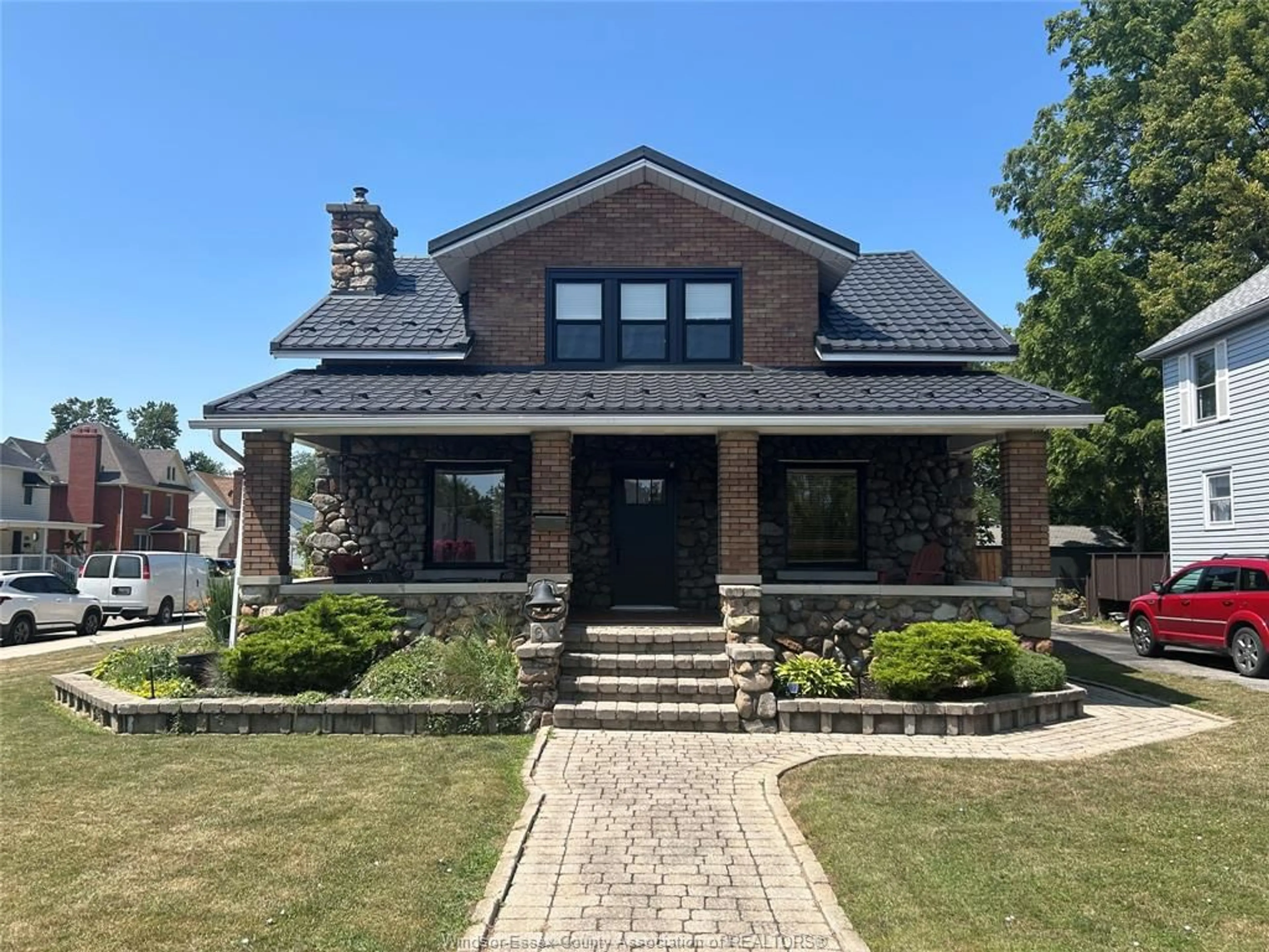 Home with brick exterior material for 60 SANDWICH St, Amherstburg Ontario N9V 1Z4