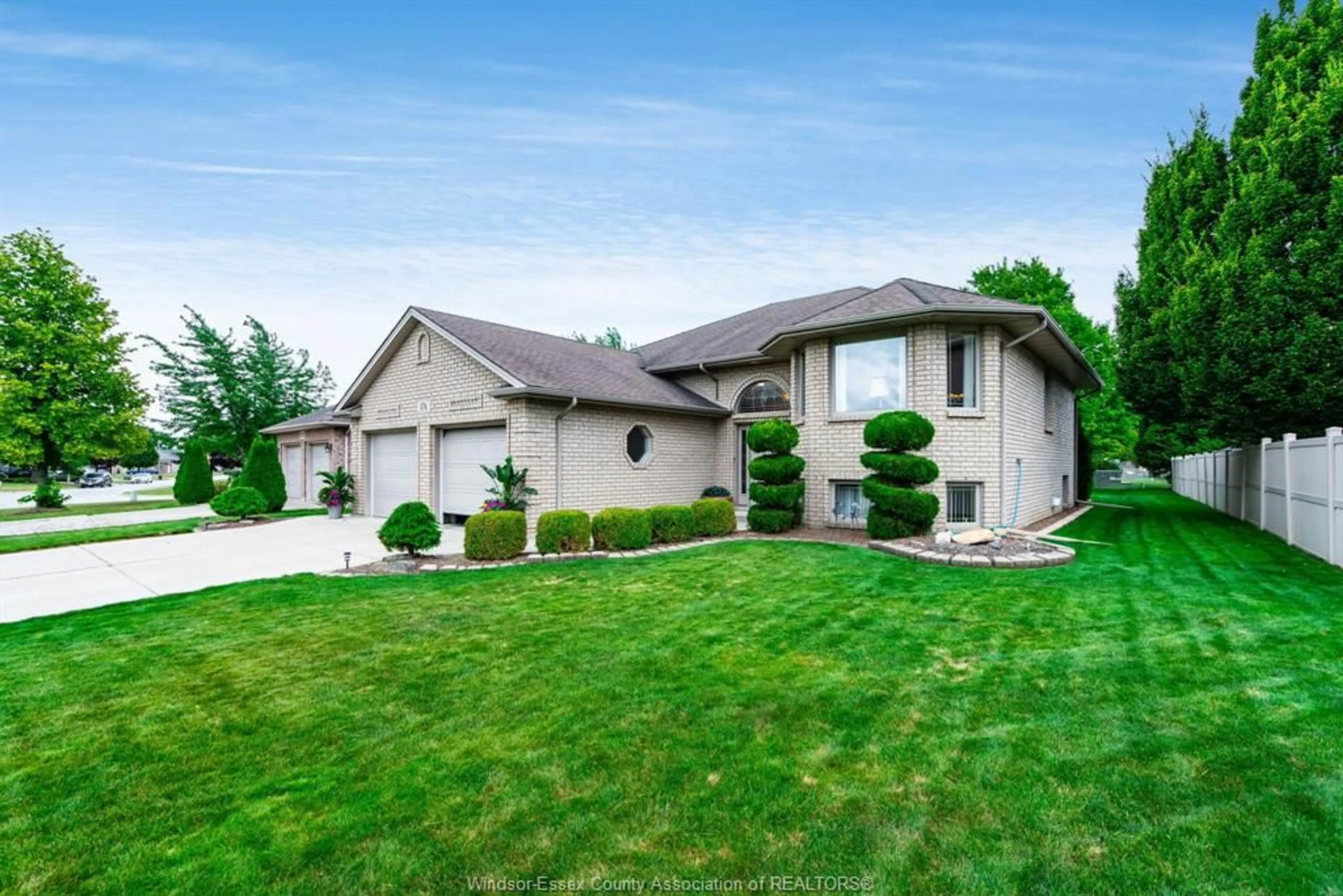 Frontside or backside of a home for 174 Sturgeon Meadows, Leamington Ontario N8H 5M7