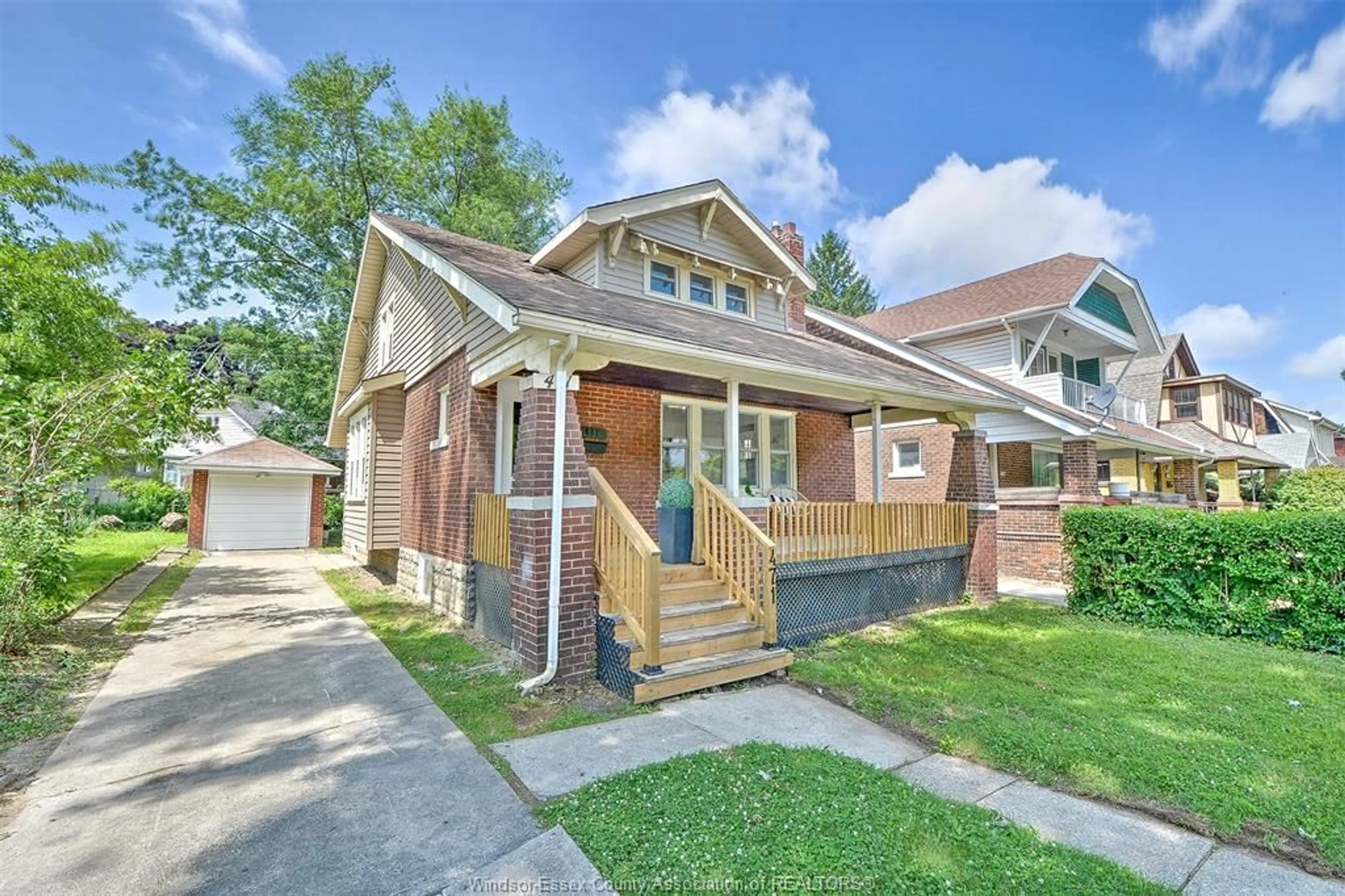 Frontside or backside of a home for 471 ROSEDALE Ave, Windsor Ontario N9C 2N3