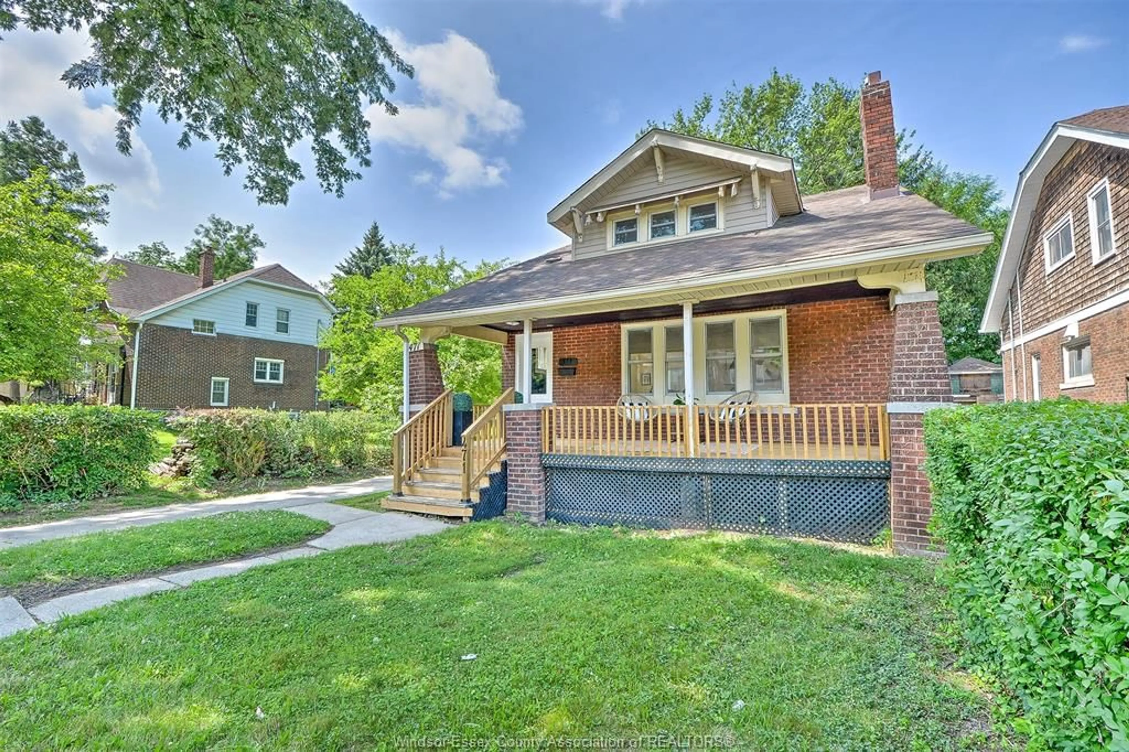 Frontside or backside of a home for 471 ROSEDALE Ave, Windsor Ontario N9C 2N3