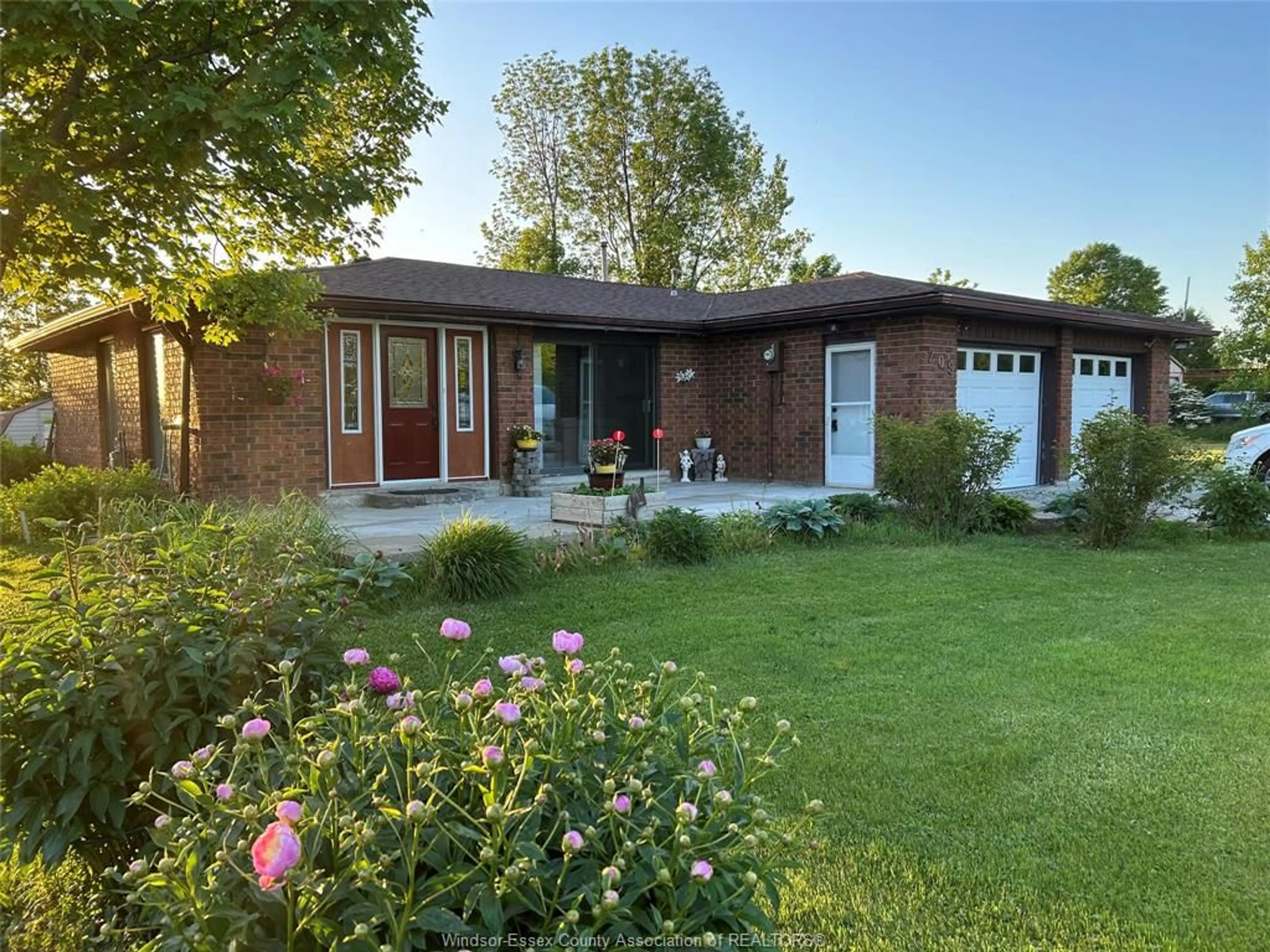 Frontside or backside of a home, cottage for 209 COTTERIE Pk, Leamington Ontario N0P 2P0