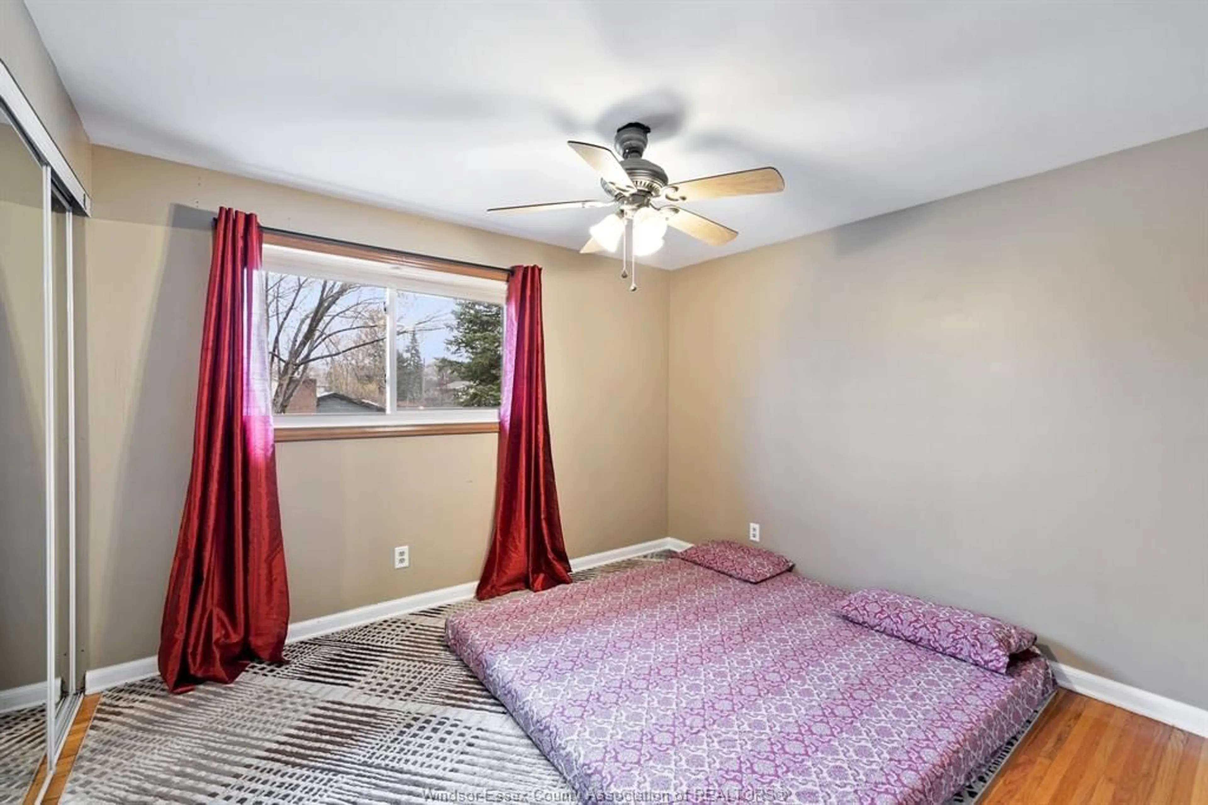 A pic of a room for 2805 SKYLINE Dr, Windsor Ontario N9E 3A6