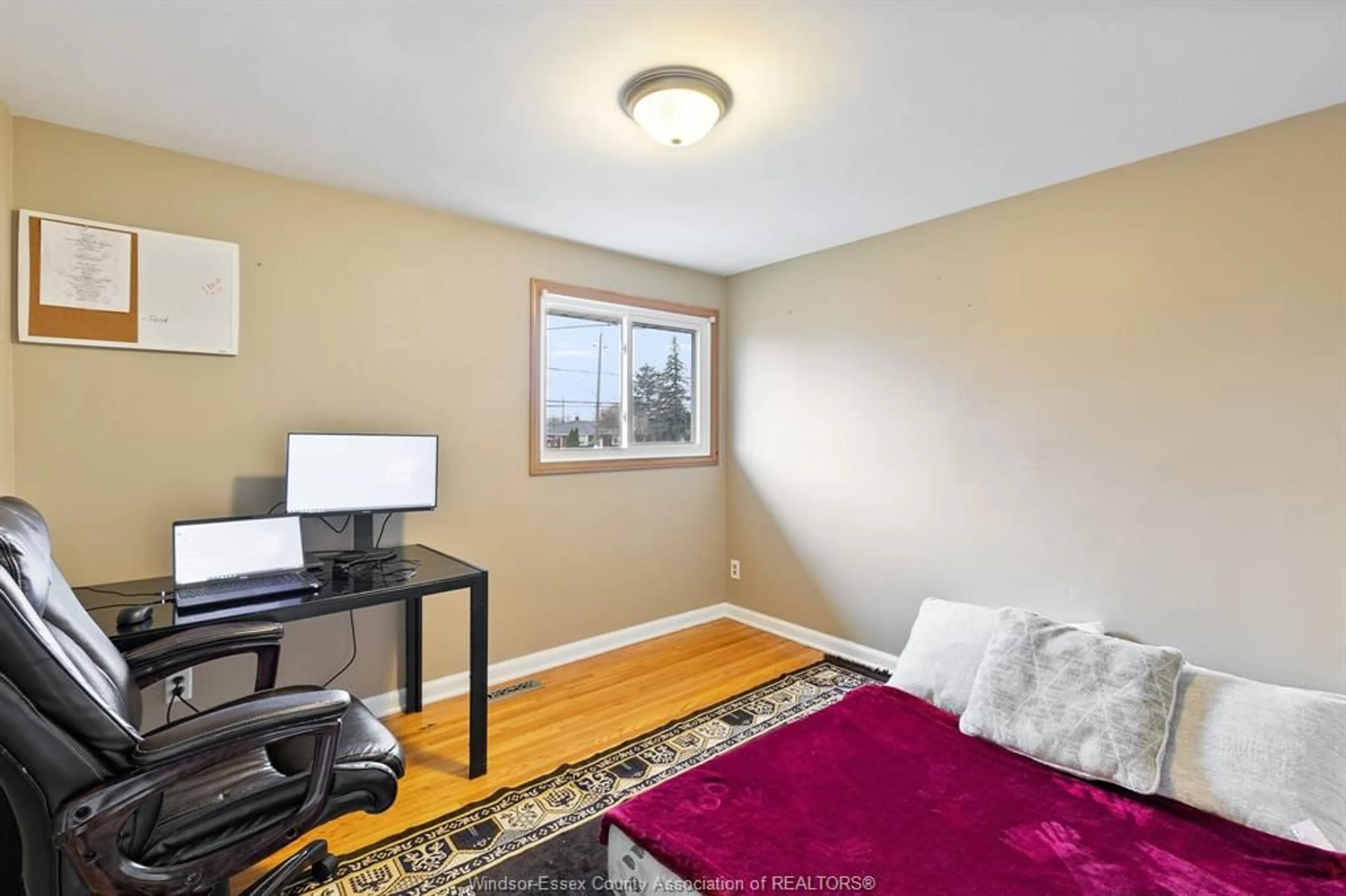 A pic of a room for 2805 SKYLINE Dr, Windsor Ontario N9E 3A6