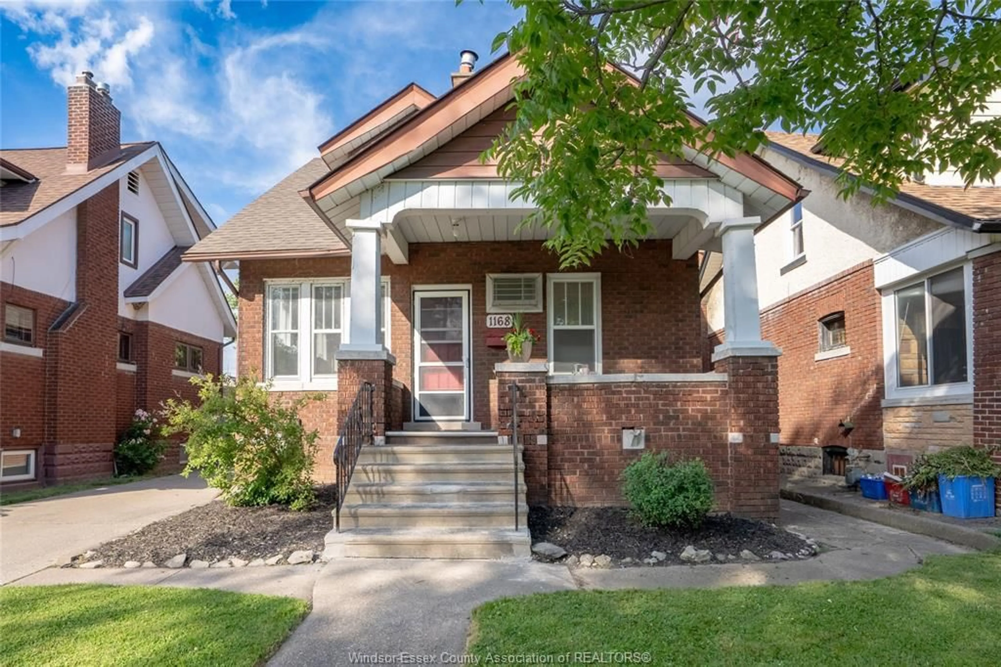 Home with brick exterior material for 1168 ARGYLE, Windsor Ontario N8Y 3K3