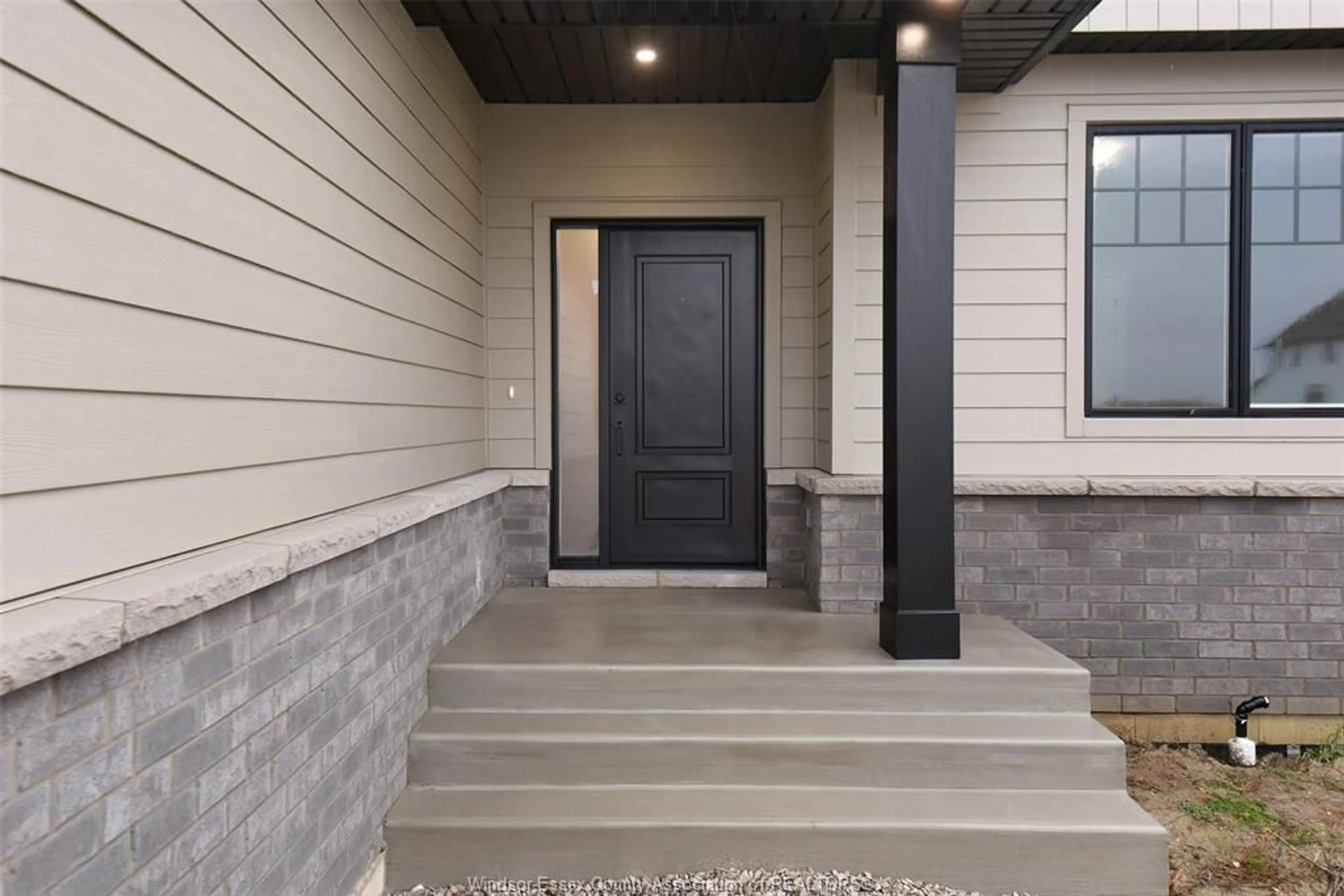 Indoor entryway, cement floor for 53 GRAF St, Harrow Ontario N0R 1G0