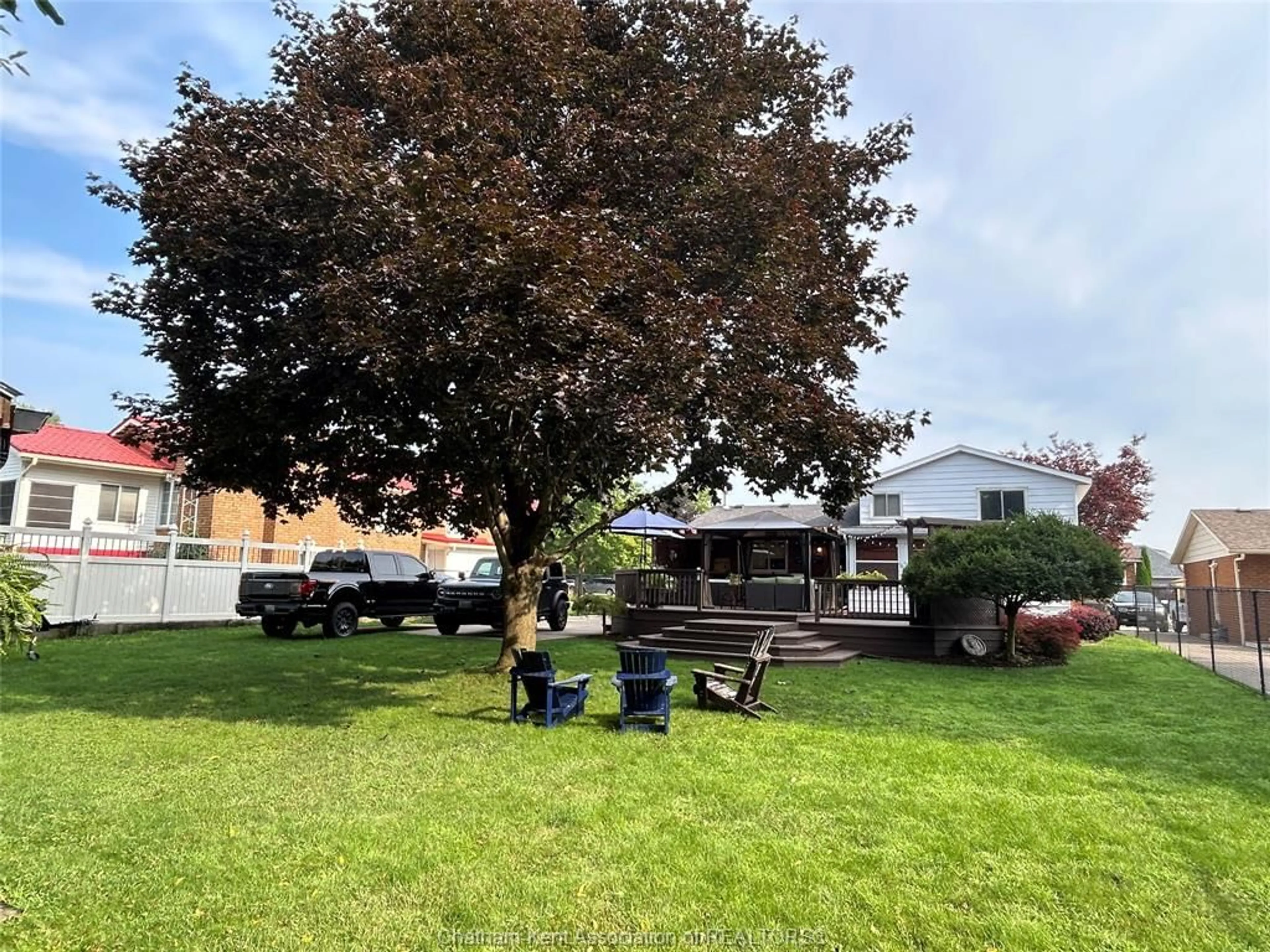 Patio for 241 Hudson Cres, Wallaceburg Ontario N8A 5B1