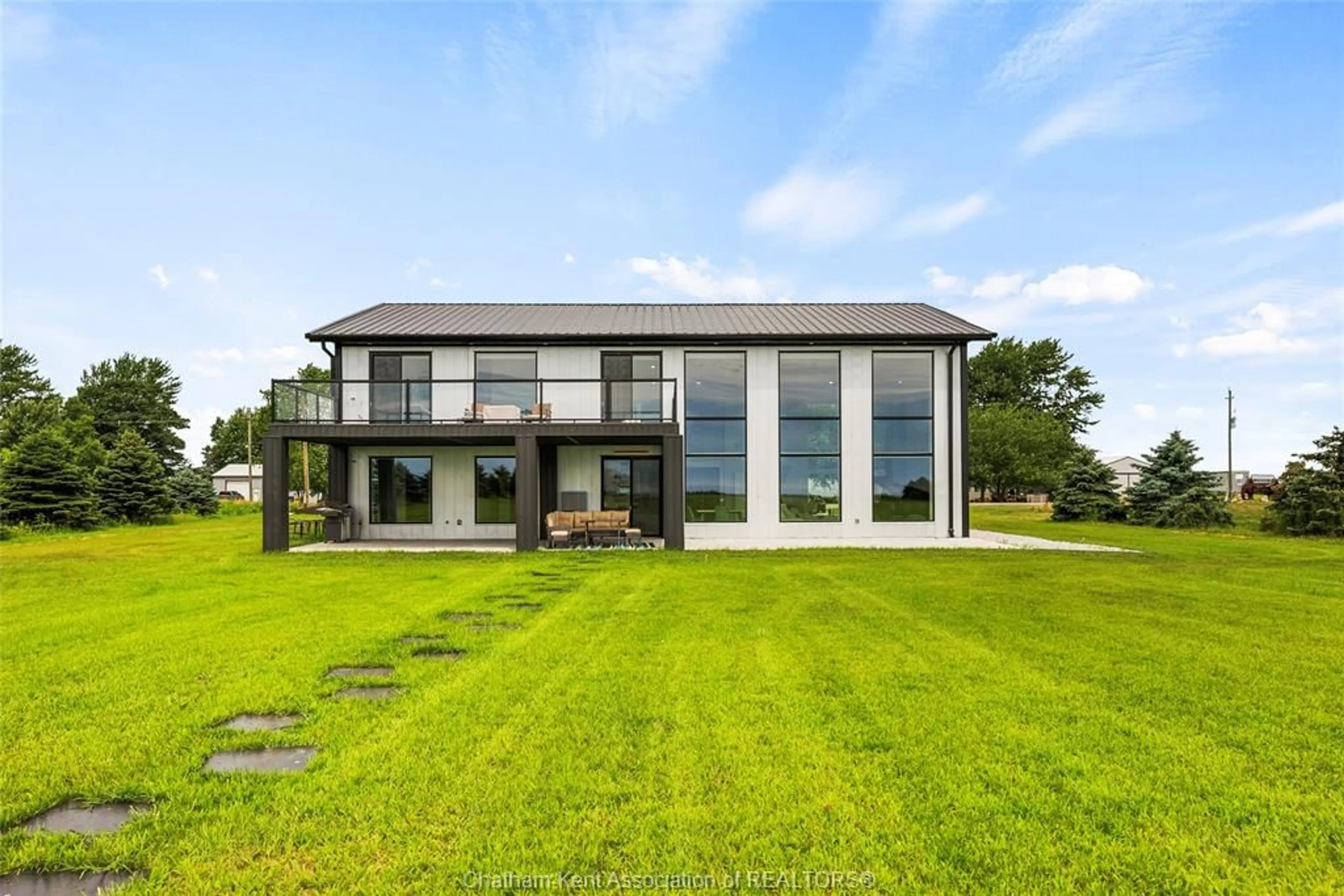 A pic from outside/outdoor area/front of a property/back of a property/a pic from drone, building for 5202 Talbot Trail, Merlin Ontario N0P 1W0