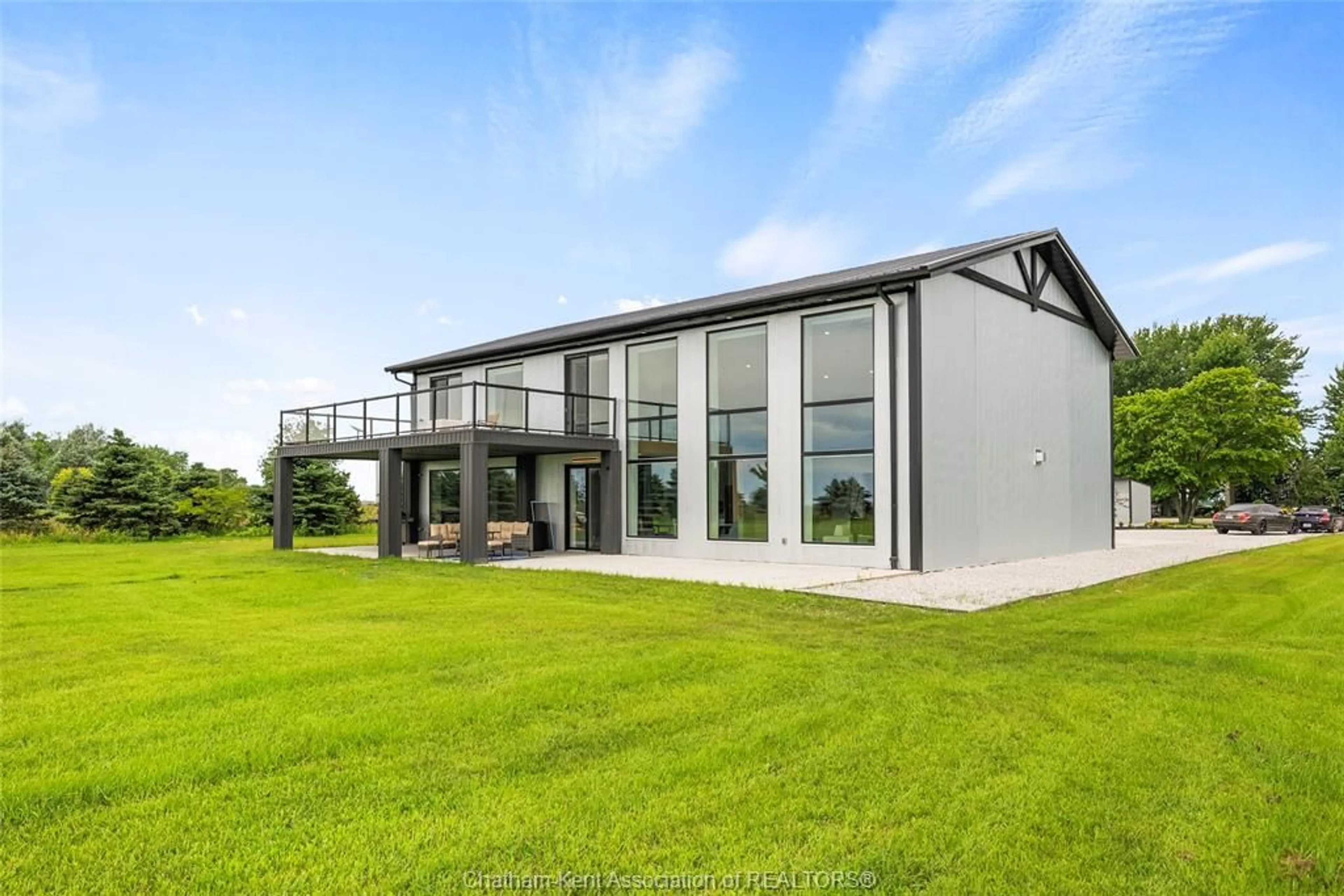 Home with vinyl exterior material, building for 5202 Talbot Trail, Merlin Ontario N0P 1W0
